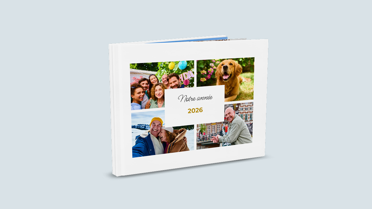 Couverture d'un album photo de famille avec le modèle de mise en page A Joyful Year.