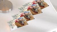 Klassische Fotoformate und Bildgrößen Bild verschiedener Fotogrößen im Weihnachtslook auf einem Tisch