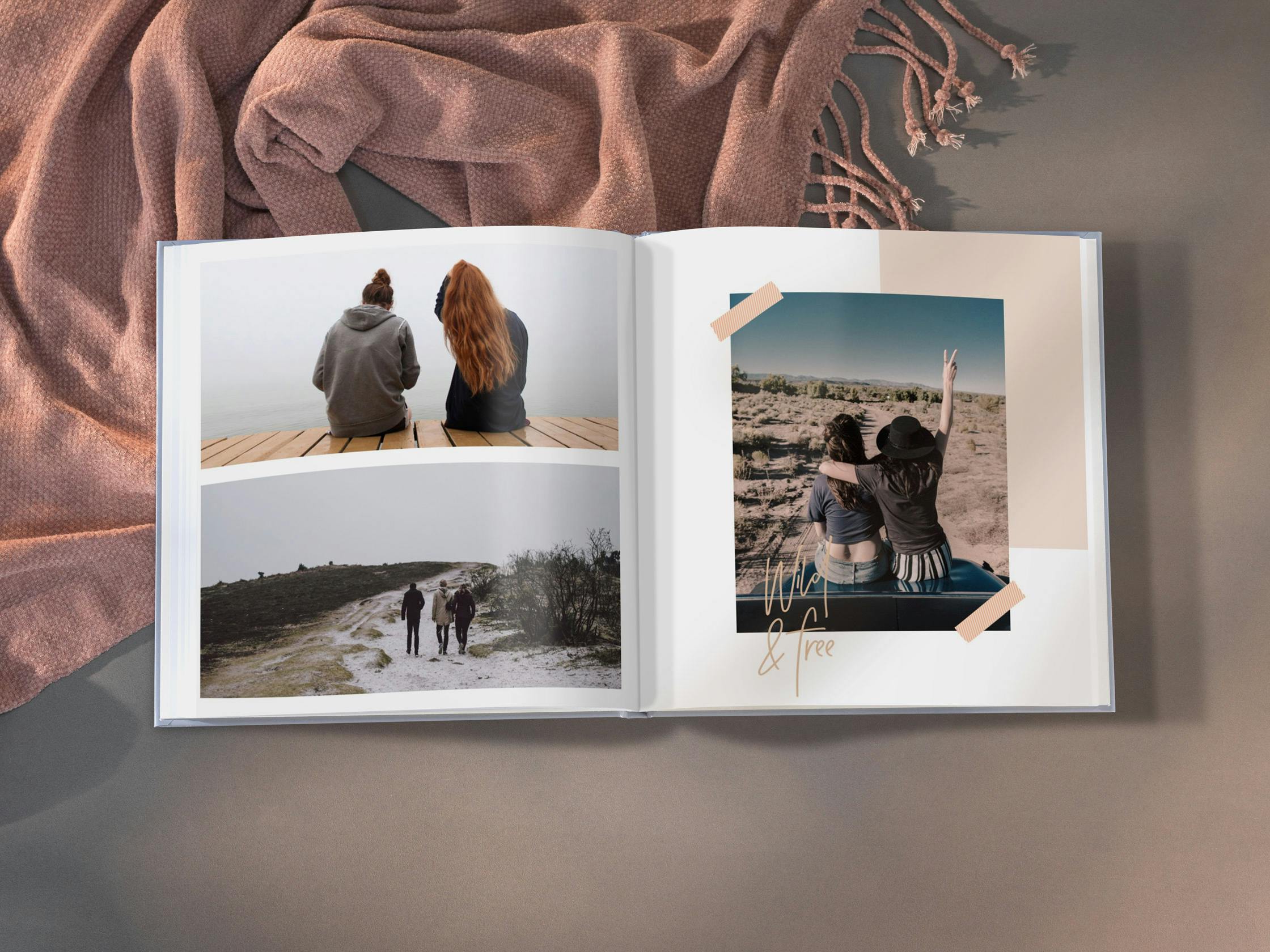 Aufgeschlagenes Pixum Fotobuch quadratisch mit moderner Vorlage 