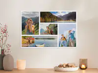 Póster fotográfico con un collage de fotos familiares Sobre una cómoda cuelga un póster con un collage de fotos familiares.