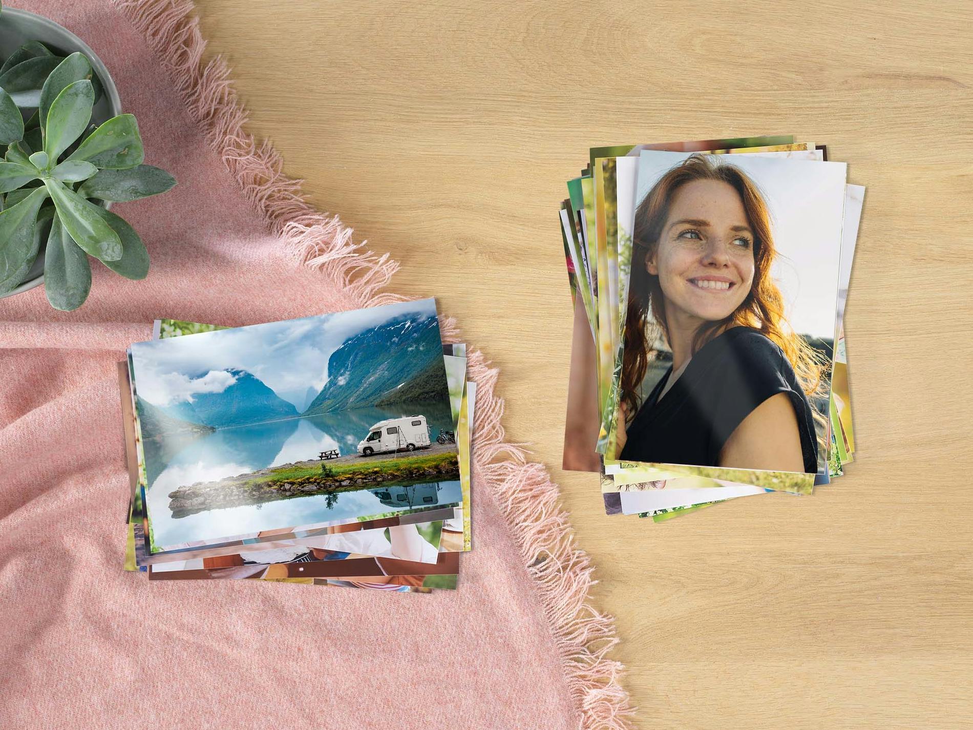 2 Stapel Fotoabzüge mit glänzendem und mattem Papier