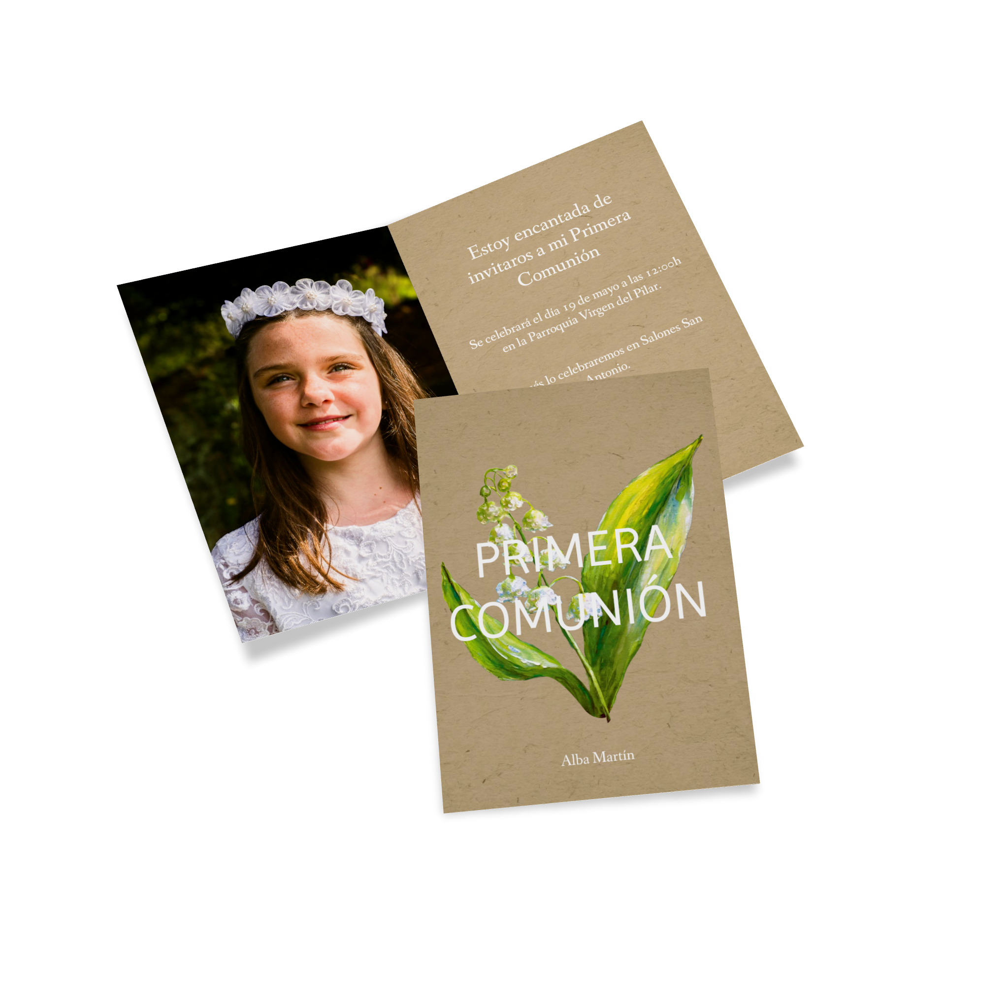 Tarjeta plegable como invitación de comunión personalizada con la foto de una niña