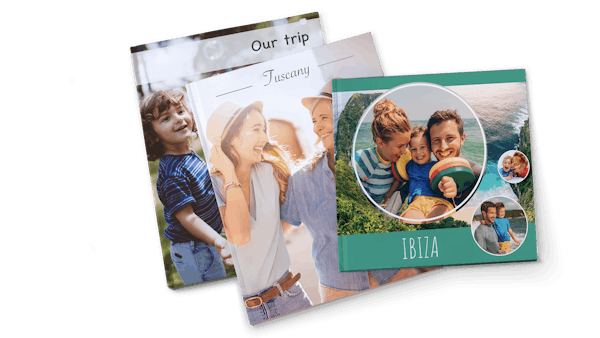 Drie Pixum Fotoboeken in verschillende formaten met zomerse foto's op de cover