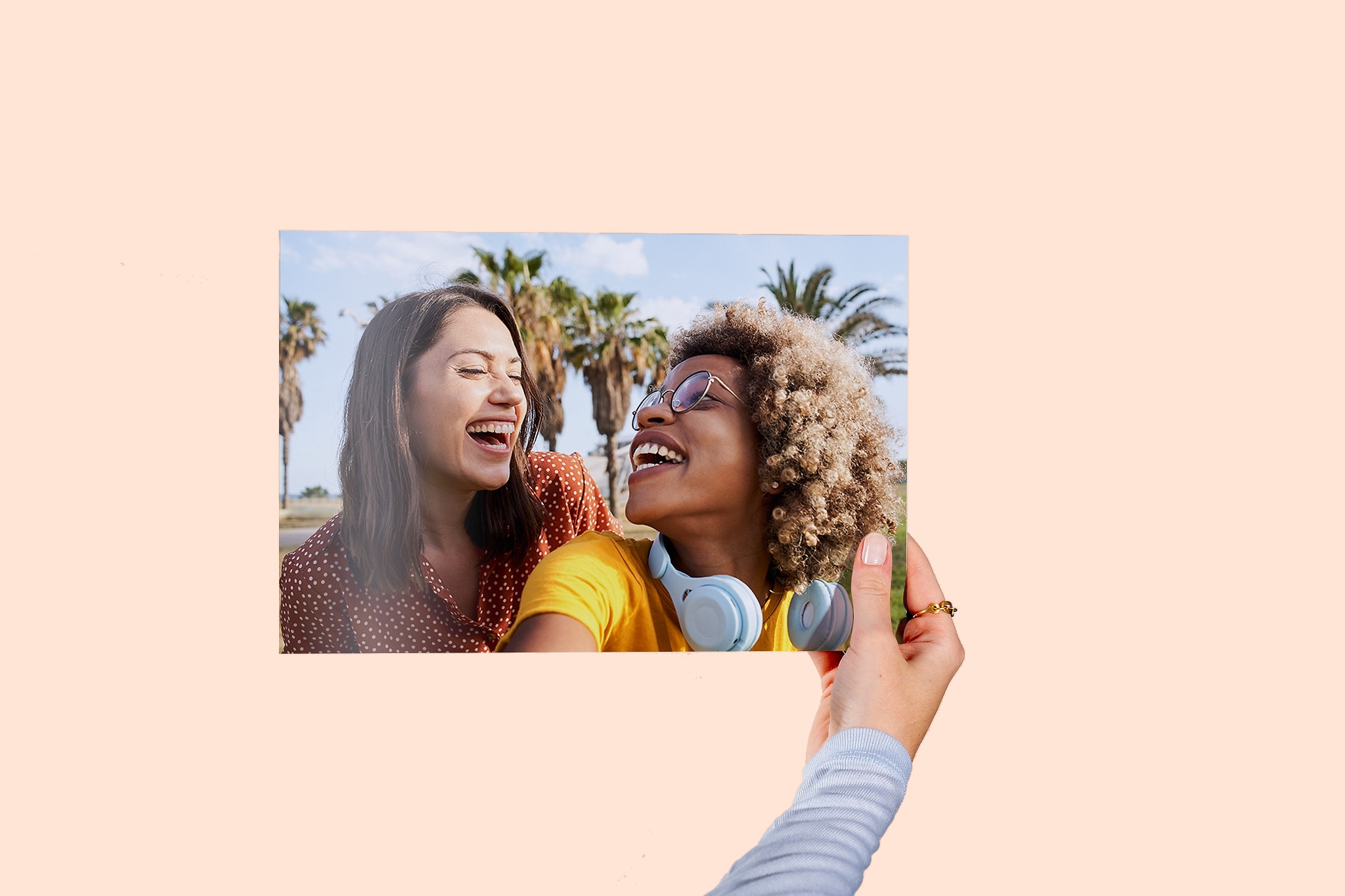 Fotoafdruk in een formaat van 20 x 30 cm met daarop twee vriendinnen op citytrip