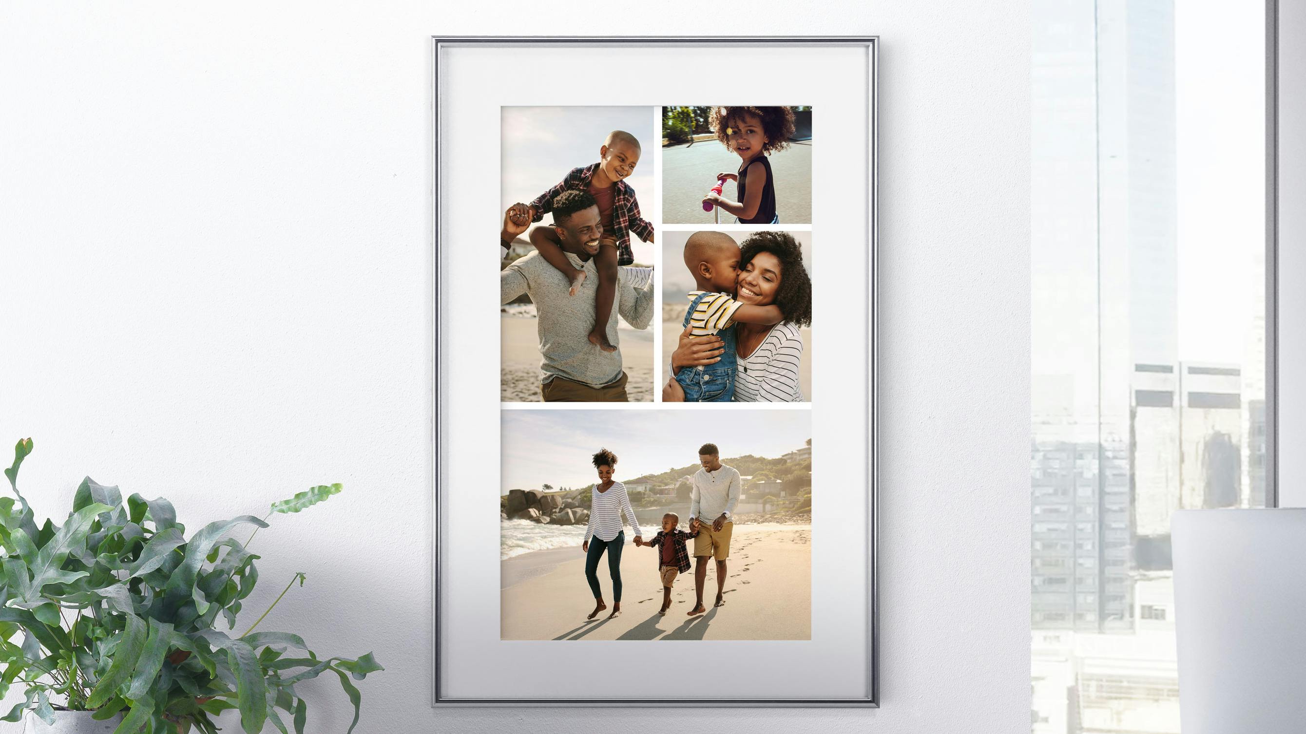 Pêle-mêle encadré avec photos d'une famille à la plage