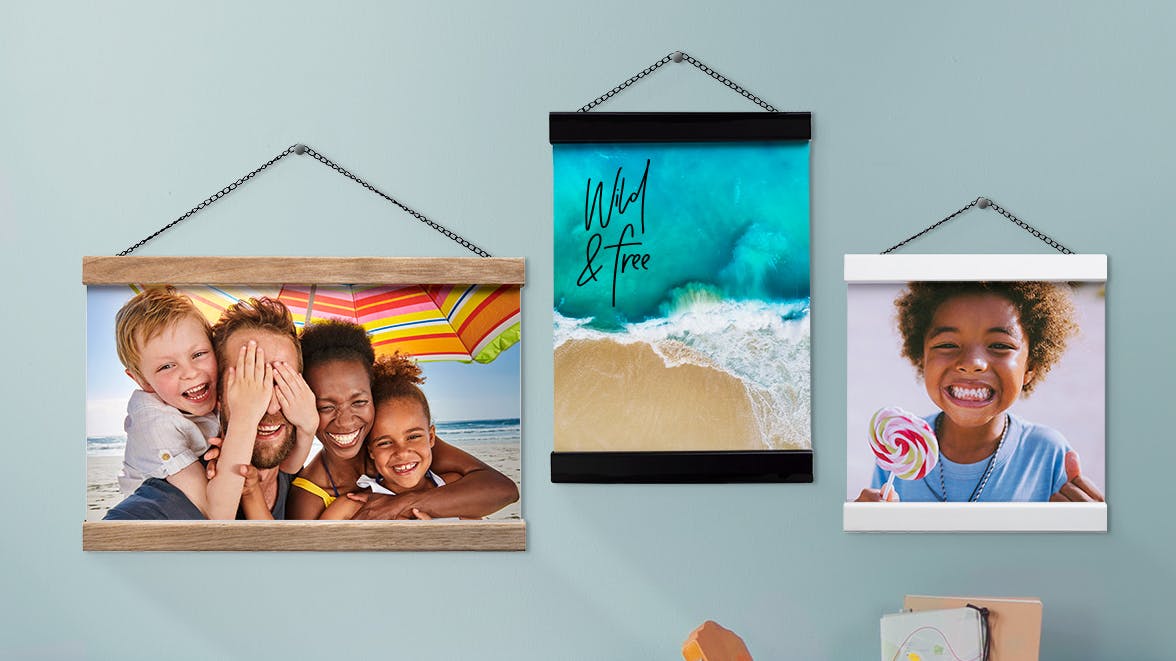 Fotoposters met posterhangers in verschillende kleuren met zomerse foto's