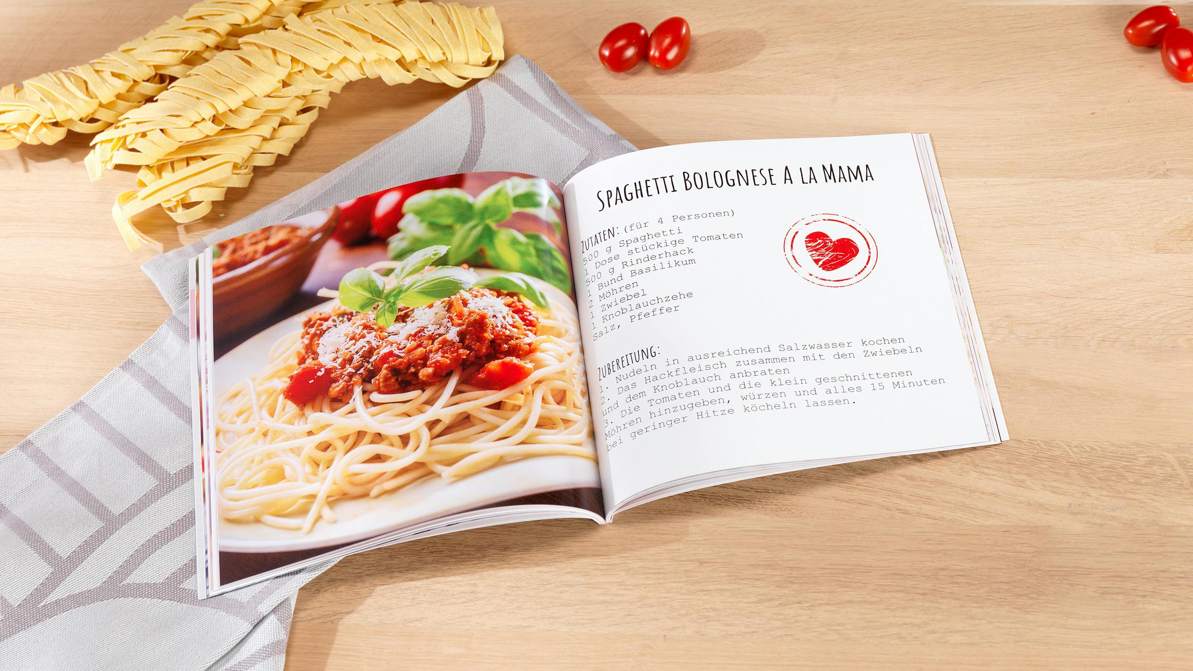Ricettario personalizzato quadrato con copertina morbida e ricette per piatti di pasta