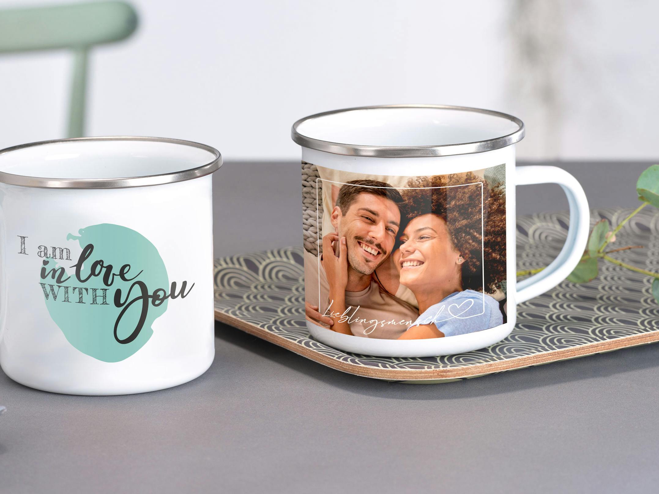 Deux mugs émaillés avec photo et design