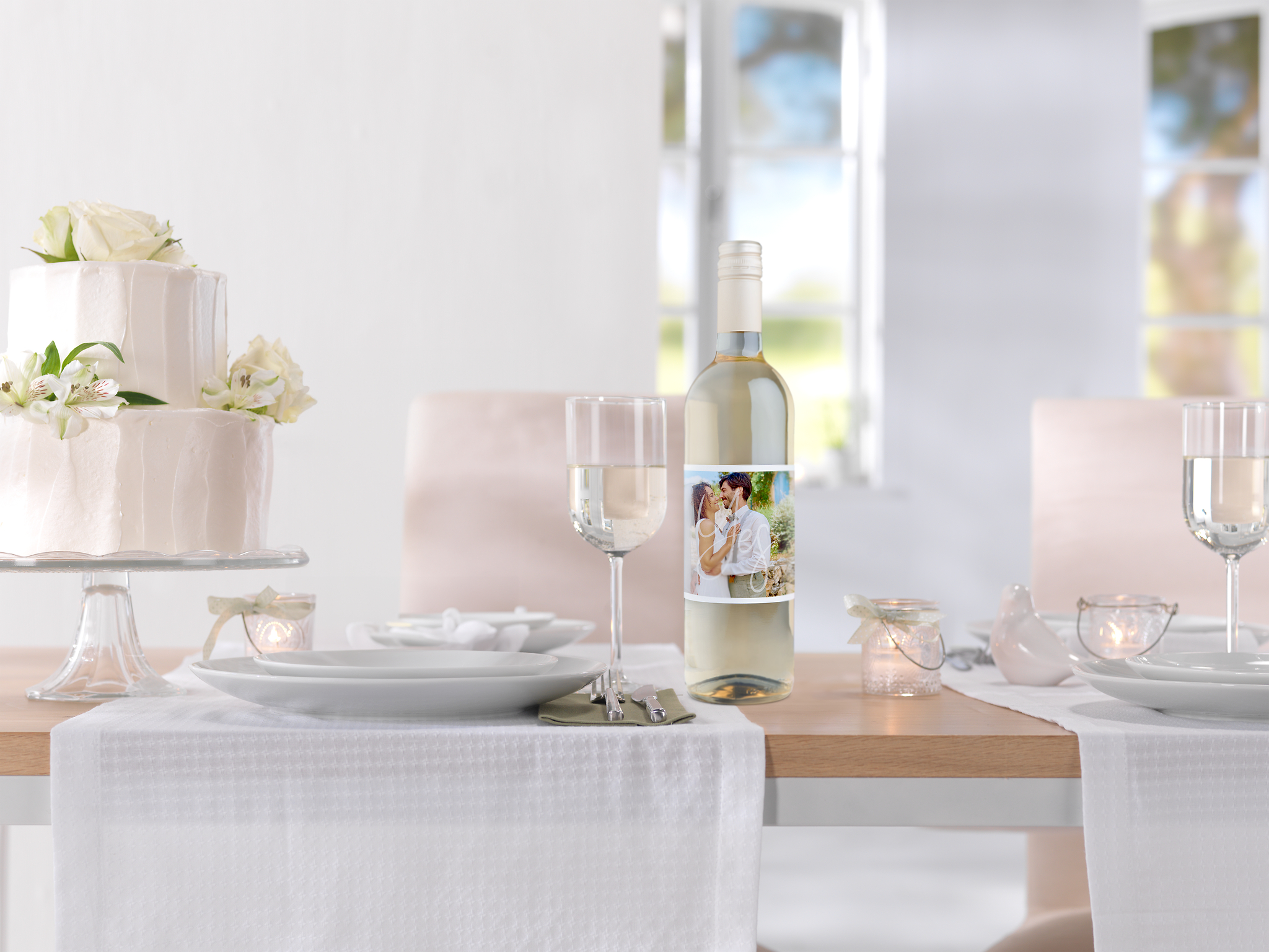 Bottiglia con etichetta personalizzata con foto del matrimonio