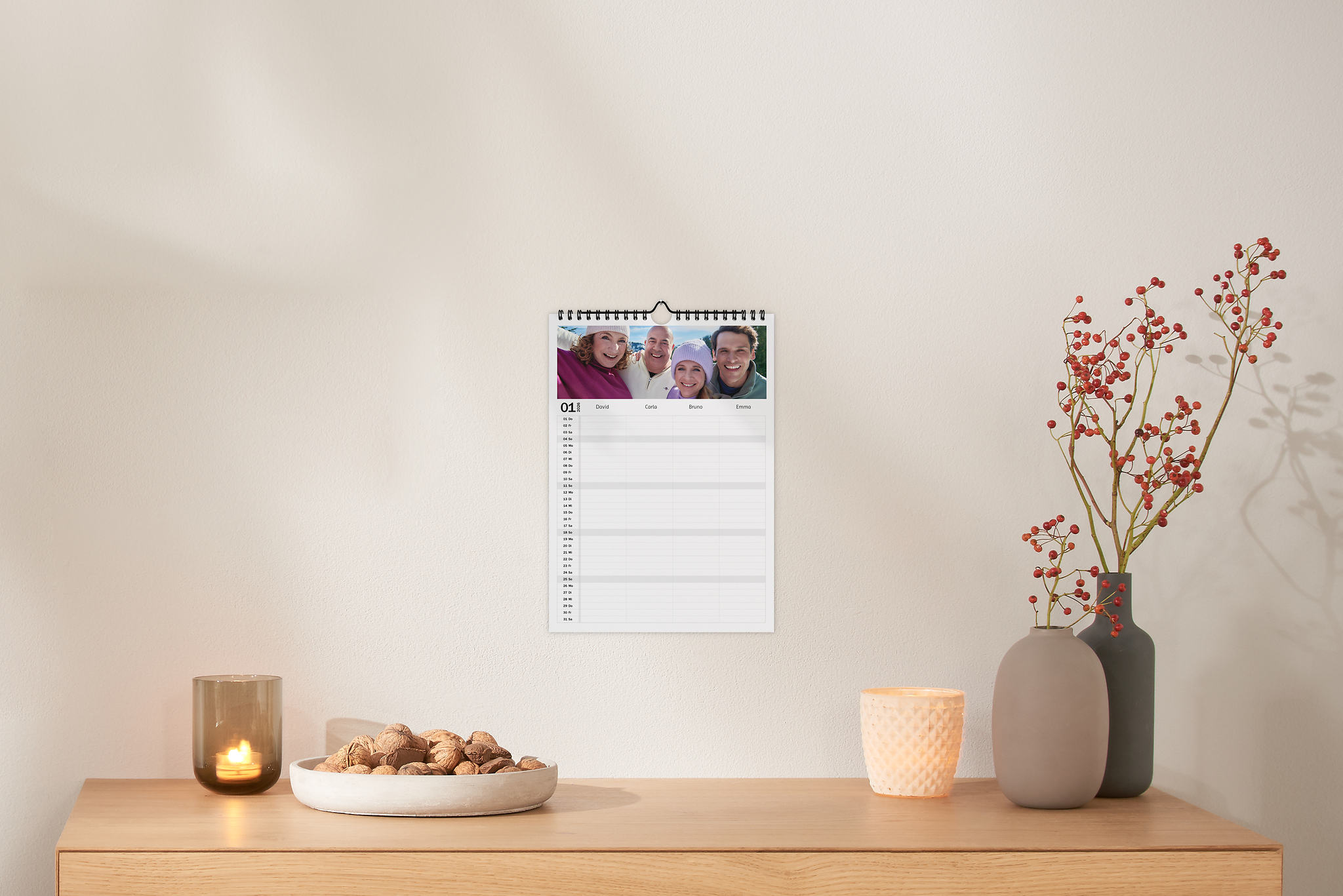 Familienkalender A4 Hochformat mit dem Bild von einer Familie im Schnee