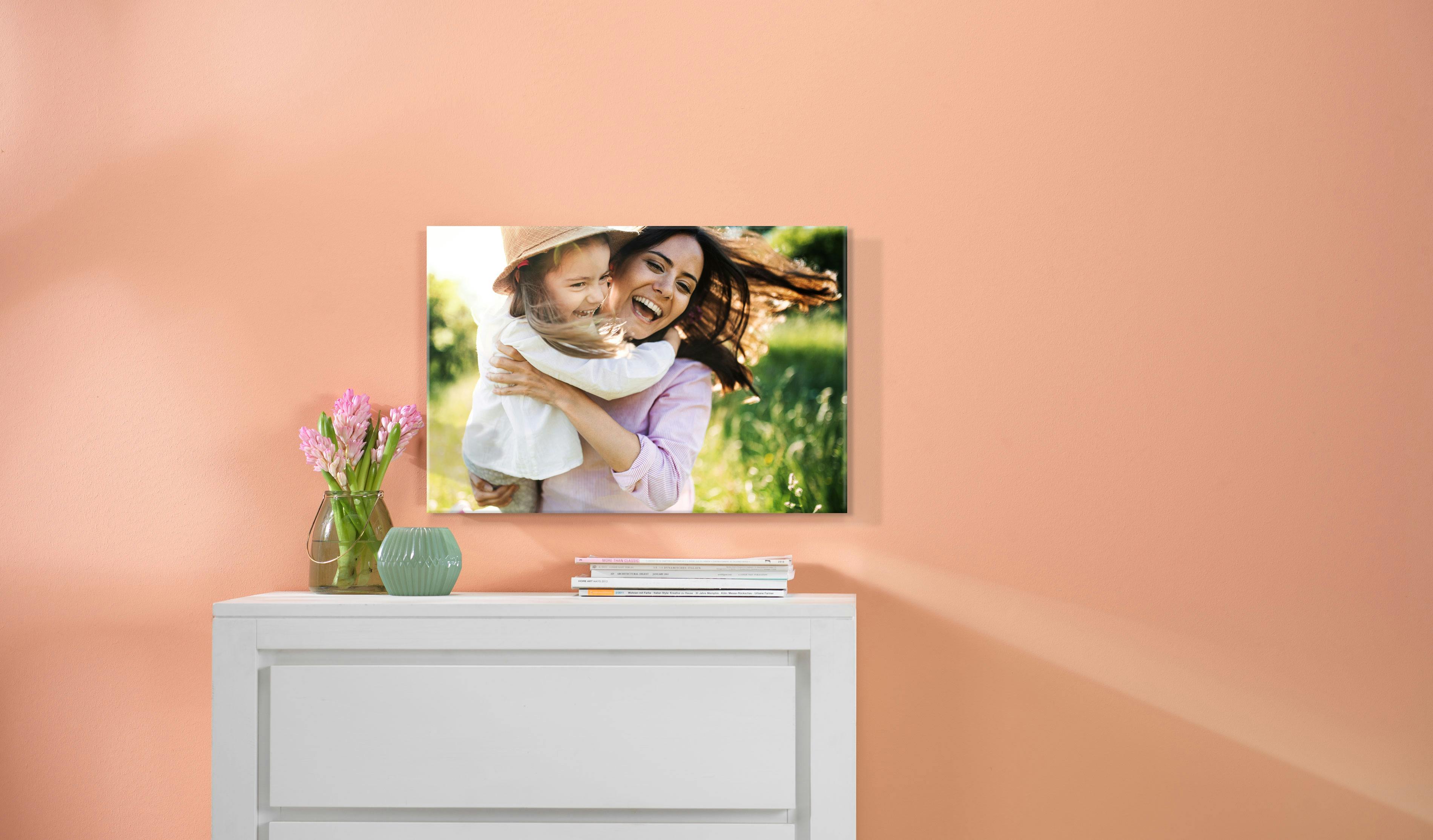 Canvas foto in liggend formaat met een foto van moeder en dochter in de natuur
