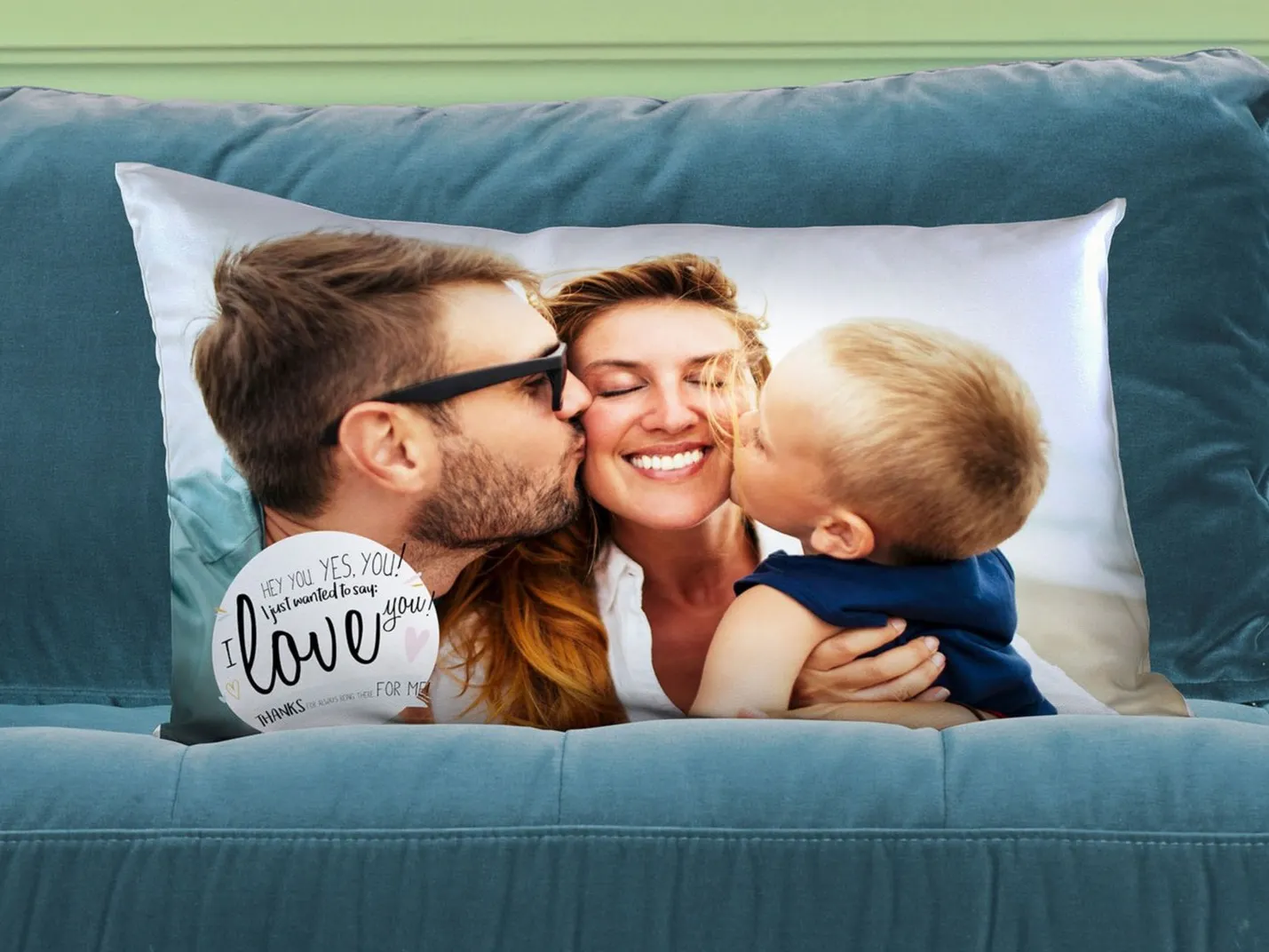 Cojín con foto 80x40 cm con diseño en un ambiente neutro Cojín con foto 80x40 cm con diseño en un ambiente neutro