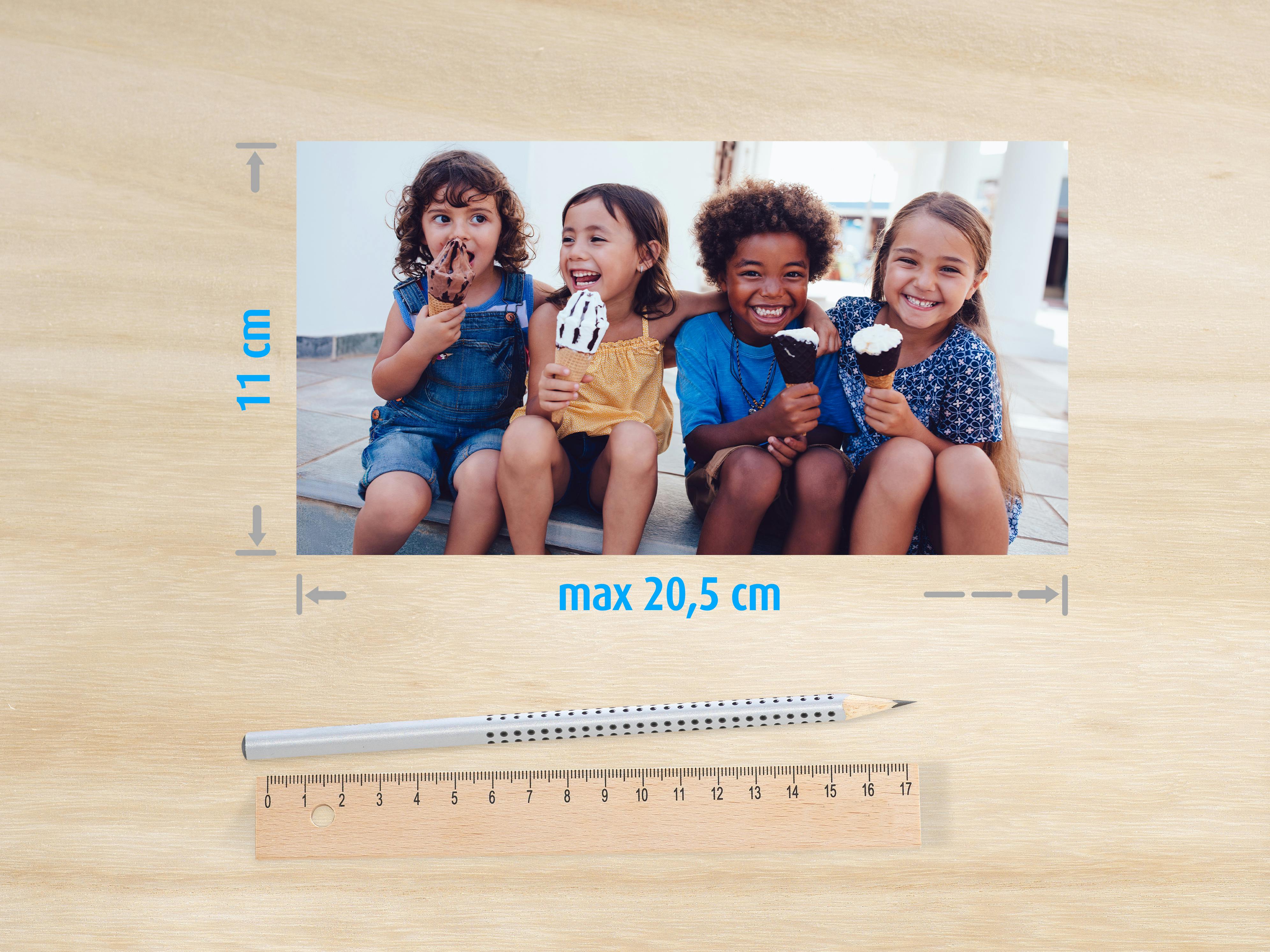 Tirage de 4 enfants sur une table dans les dimensions 11x20,5cm