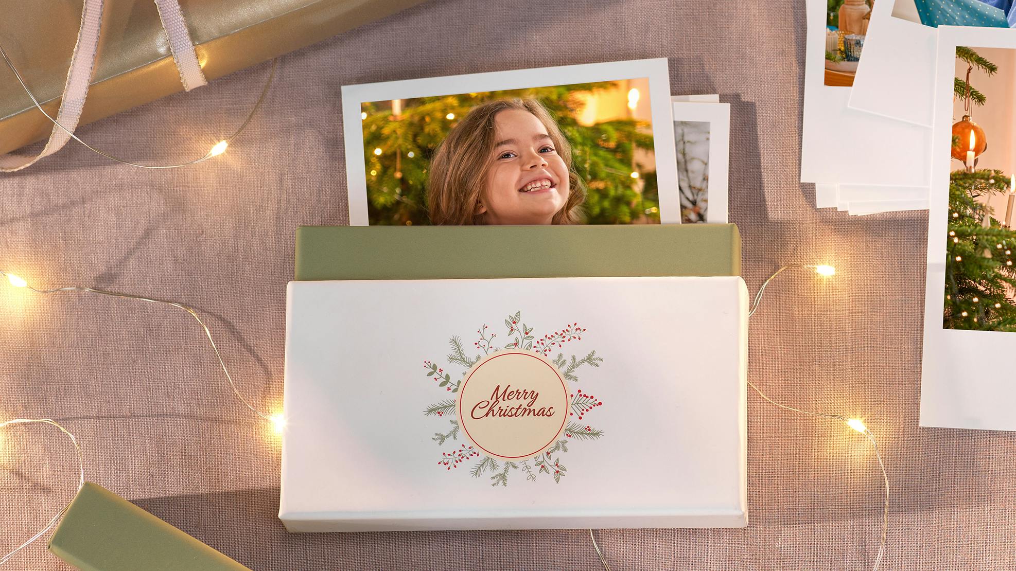Retro-Prints in der Weihnachts-Designbox mit Familienfotos
