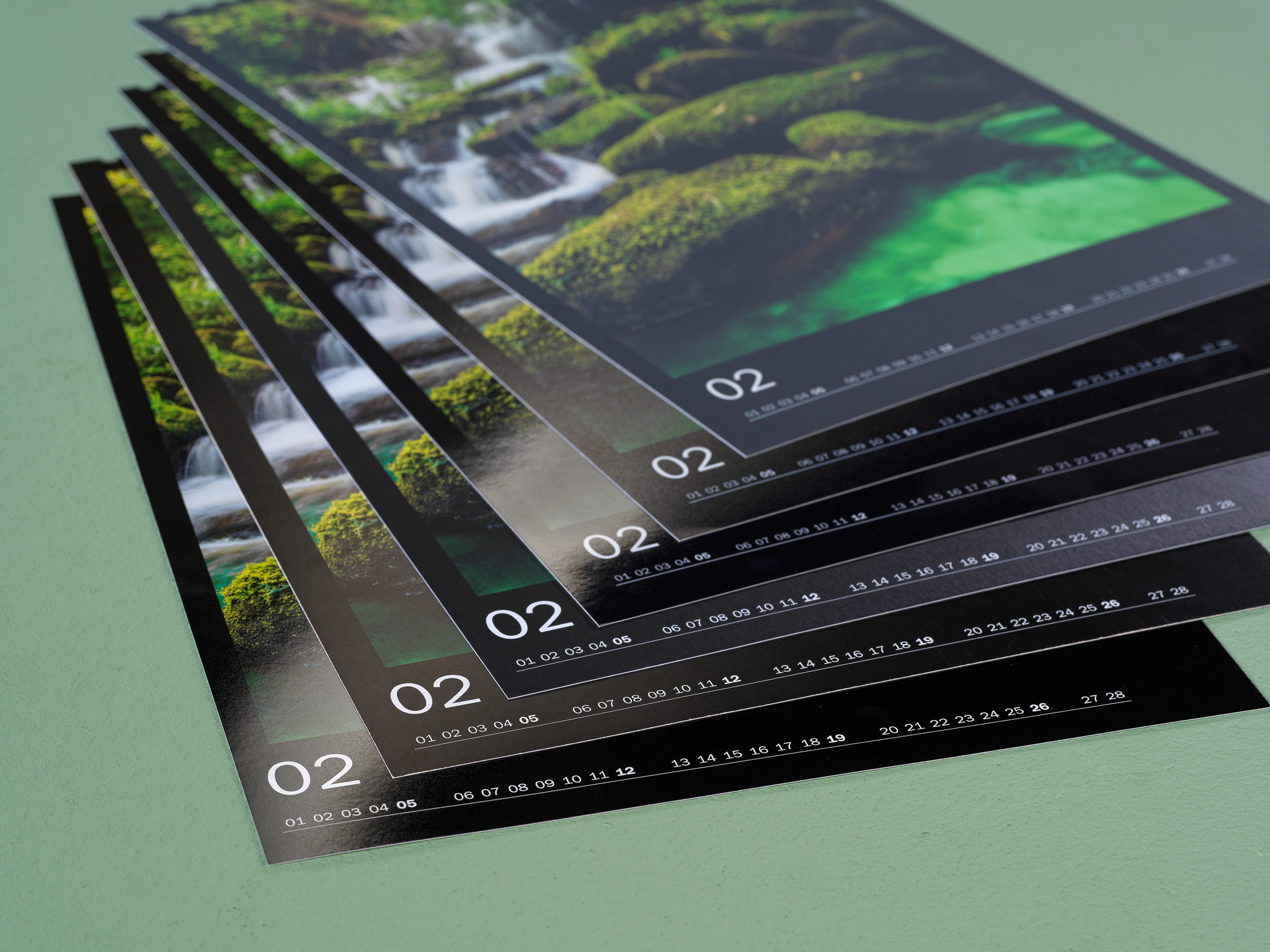Verschiedene Fotokalender Papierarten übereinander gestapelt