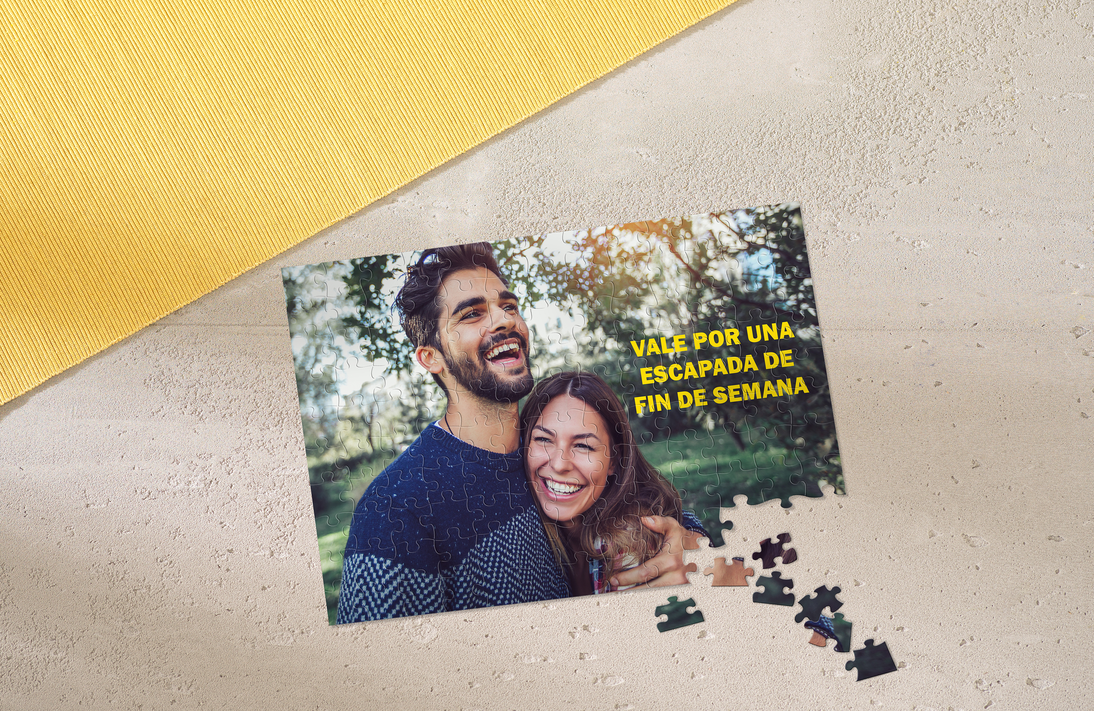 Puzzle personalizado como vale regalo para una escapada de fin de semana con la foto de una pareja