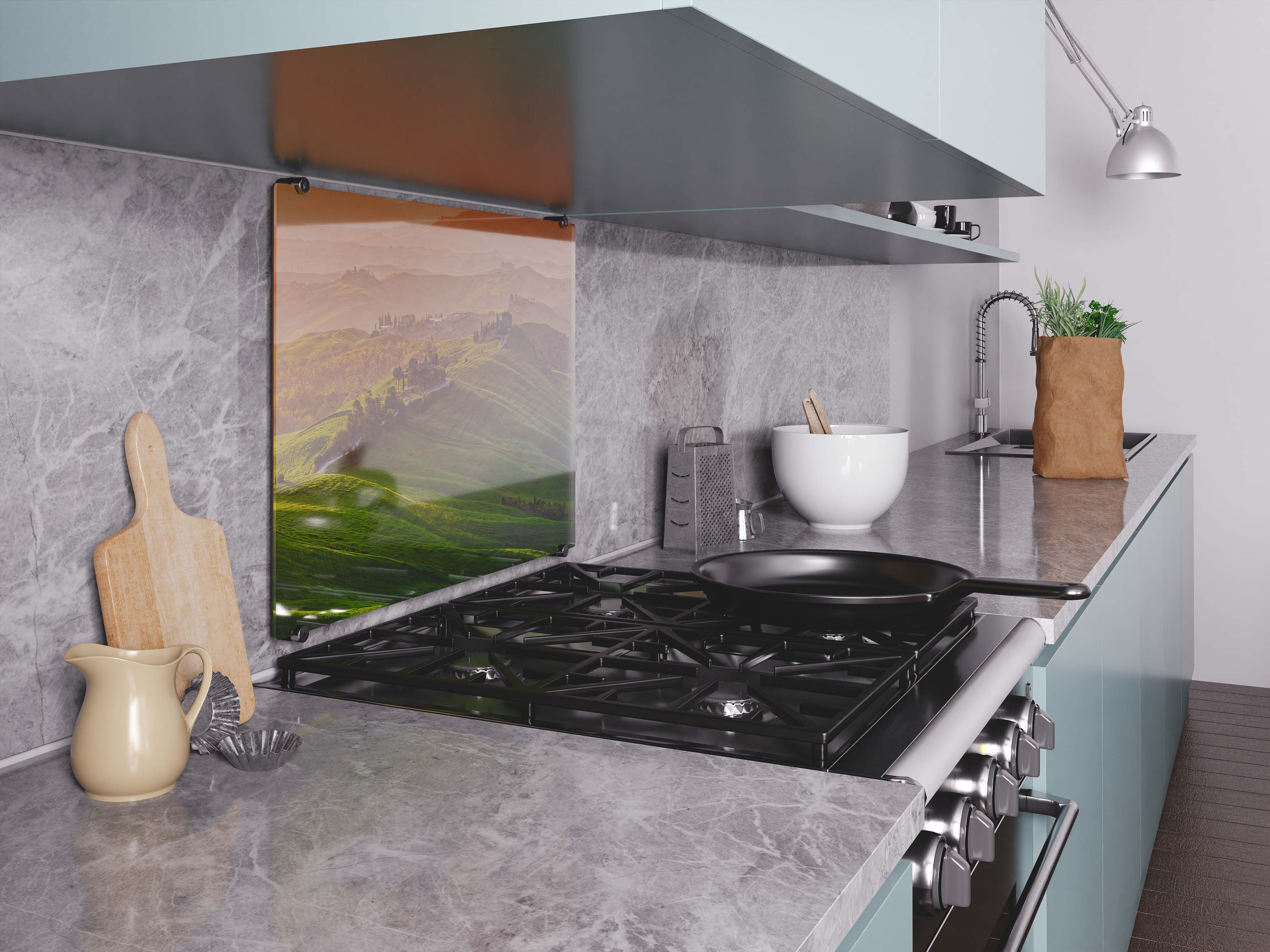 Spatscherm uit acrylglas met een foto van een gebergte