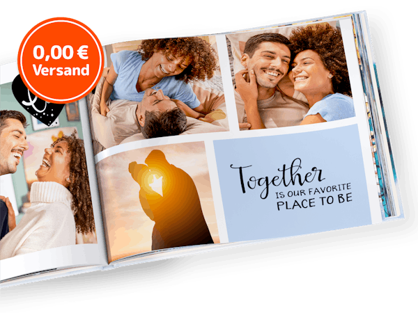 Pixum Fotobuch Ein aufgeschlagenes Fotobuch mit sommerlichen Motiven einer Städtereise. Das Fotobuch ist mit Schriftzügen und Stickern kreativ gestaltet.