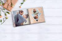 Ob zum Muttertag oder zu Weihnachten: Ein persönlich gestaltetes Gutscheinheft in Form eines Fotobuchs ist ein super Geschenk für einen lieben Menschen. Ob zum Muttertag oder zu Weihnachten: Ein persönlich gestaltetes Gutscheinheft in Form eines Fotobuchs ist ein super Geschenk für einen lieben Menschen.