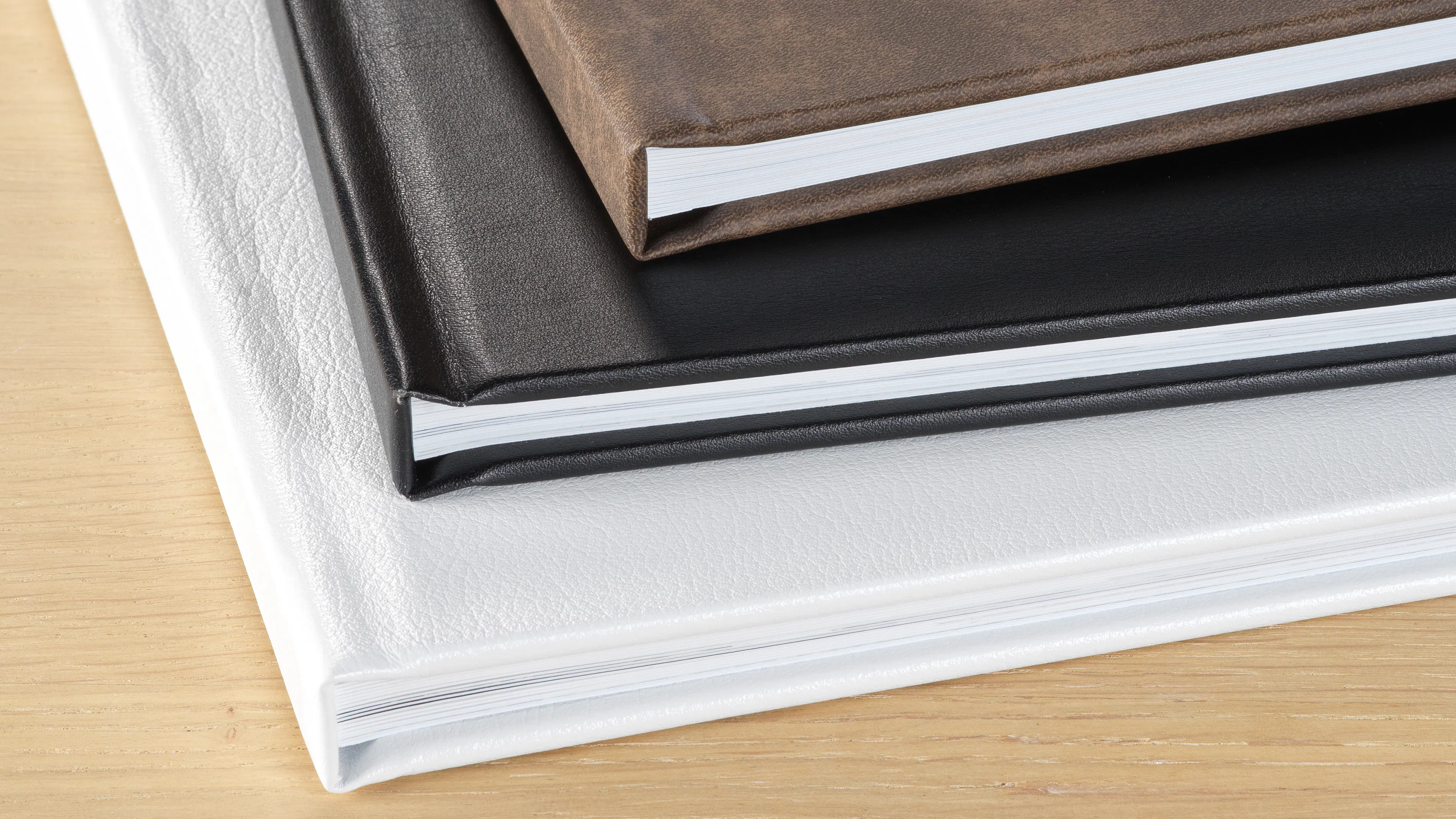 Livre photo Pixum avec couverture en cuir