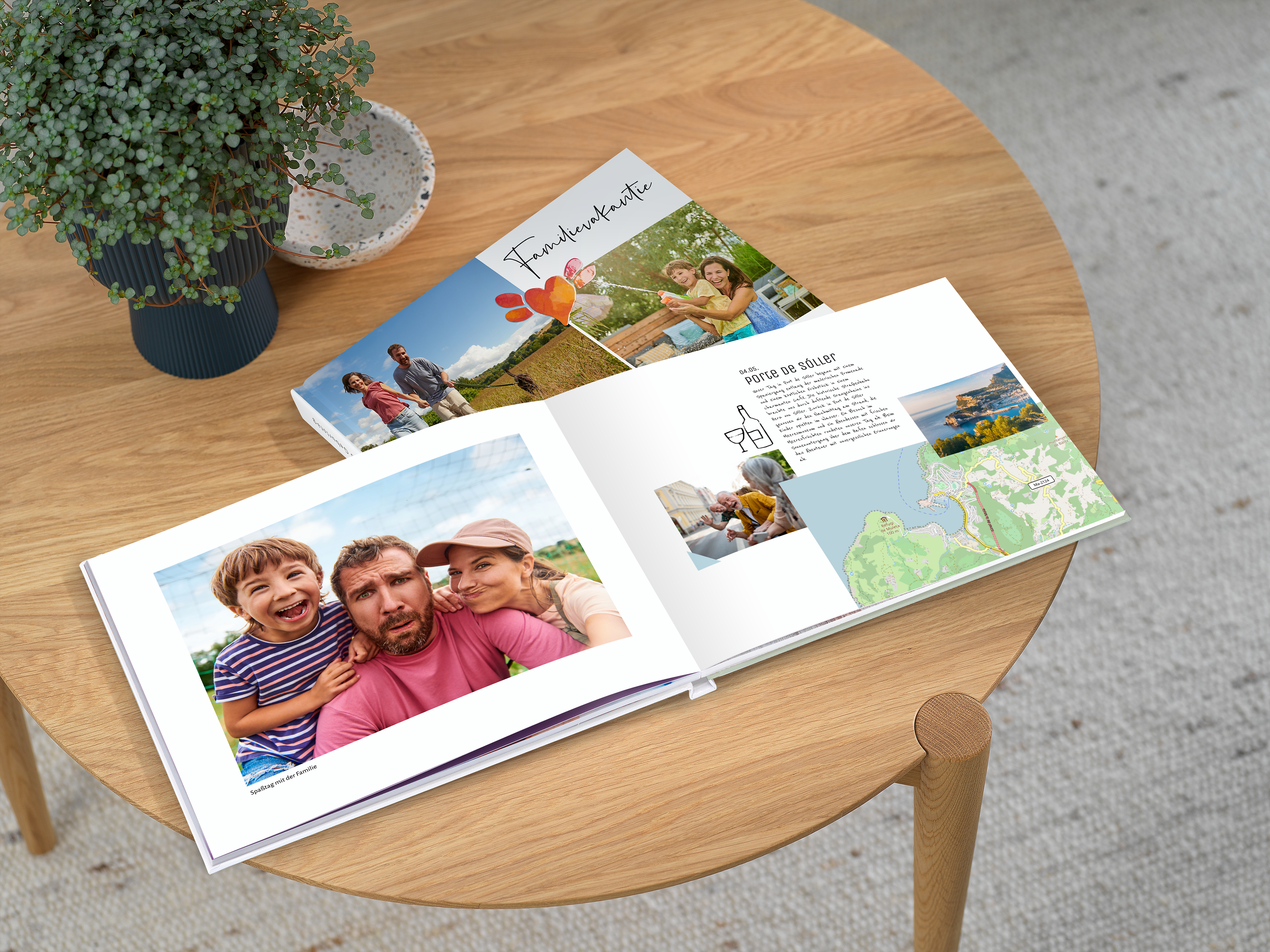 Pixum Fotoboek van de vakantie met daarin vakantiefoto's en een routekaart.