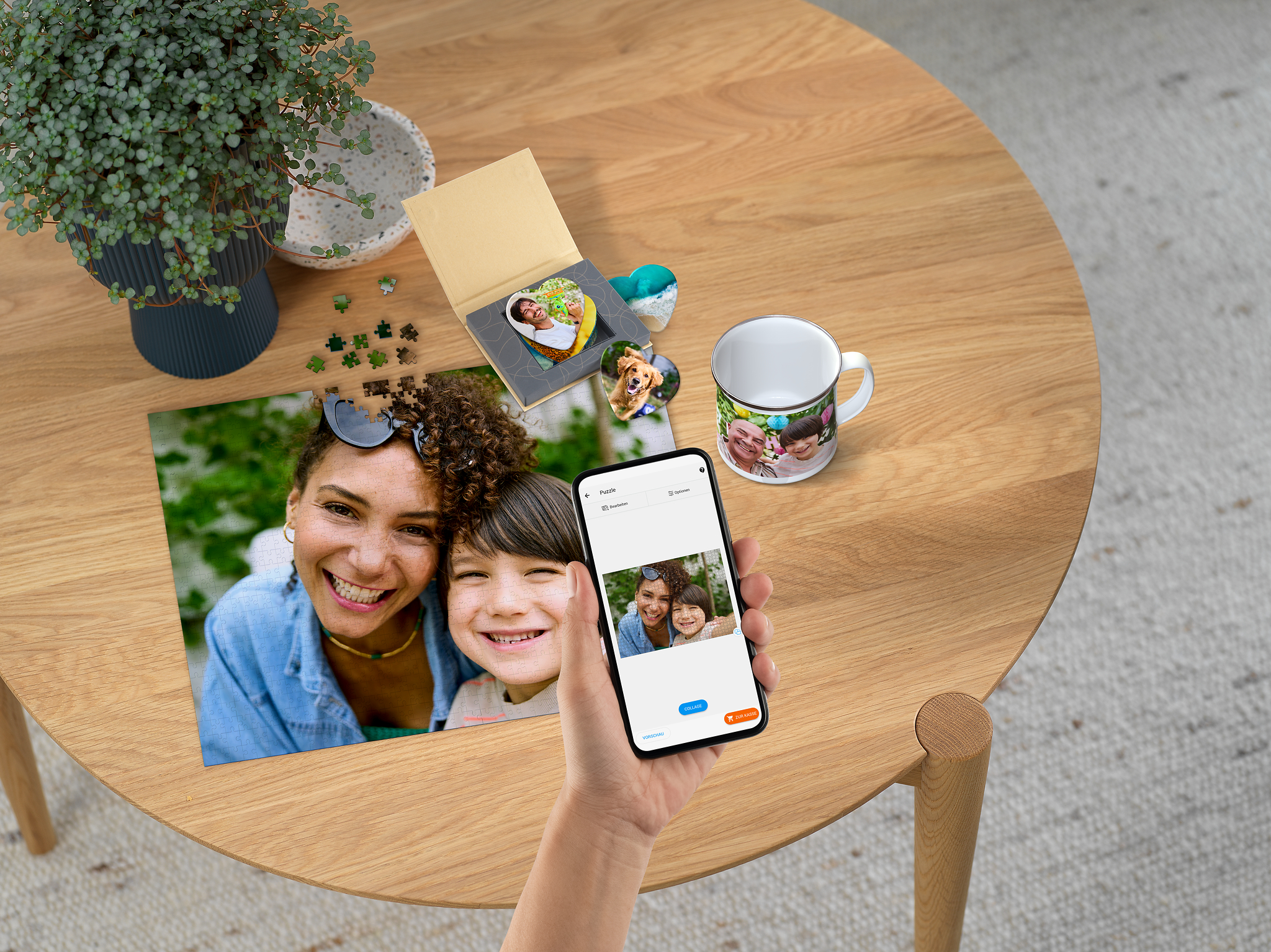 Produktmix aus Fotopuzzle, Magnete und Fototasse mit einem Handy mit der Pixum App