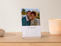 Tischkalender Nature im Hochformat Tischkalender Nature im Hochformat mit dem Kalenderblatt von November und einem Pärchenfoto