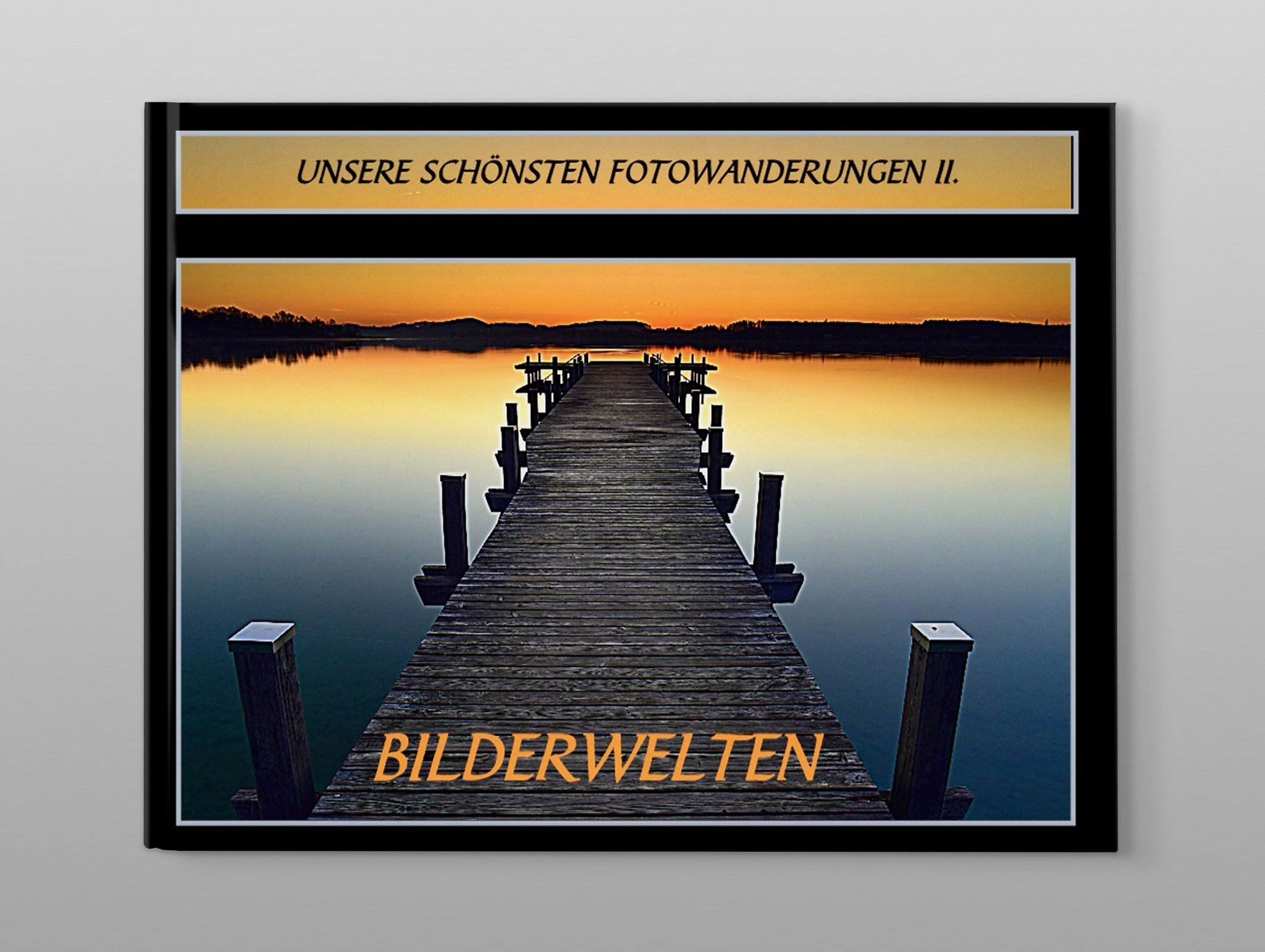 Cover eines Pixum Fotobuch Kundenbeispiels von Fotowanderungen vor grauem Hintergrund