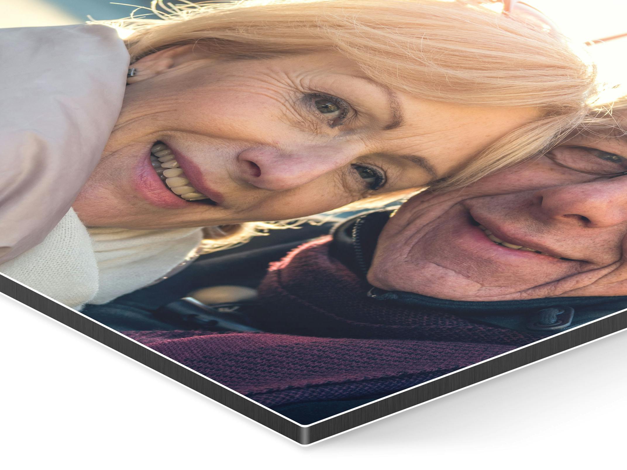 Freeform details aluminium photo print Freeform detail photo of a aluminium print with a happy mature couple