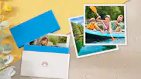 Boîte photo avec des tirages photo carrés Boîte photo avec des tirages photo carrés