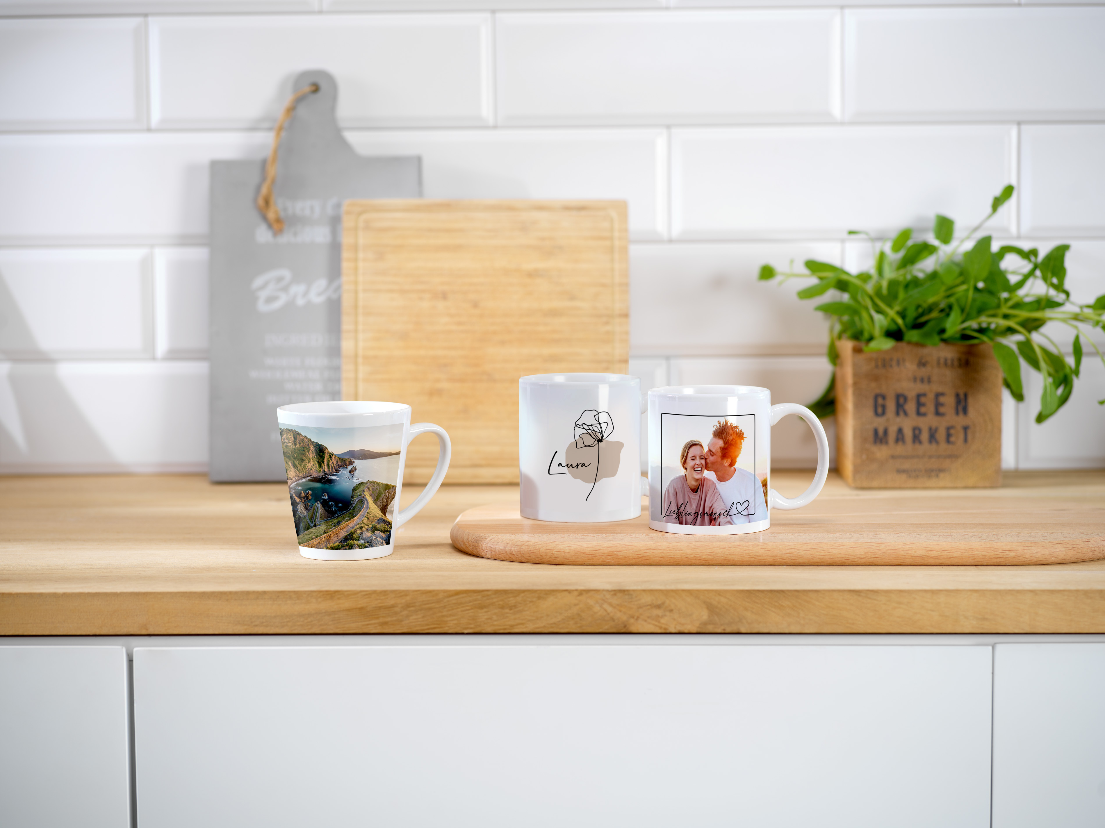 Taza personalizada con diseño, la foto de una pareja y un clipart