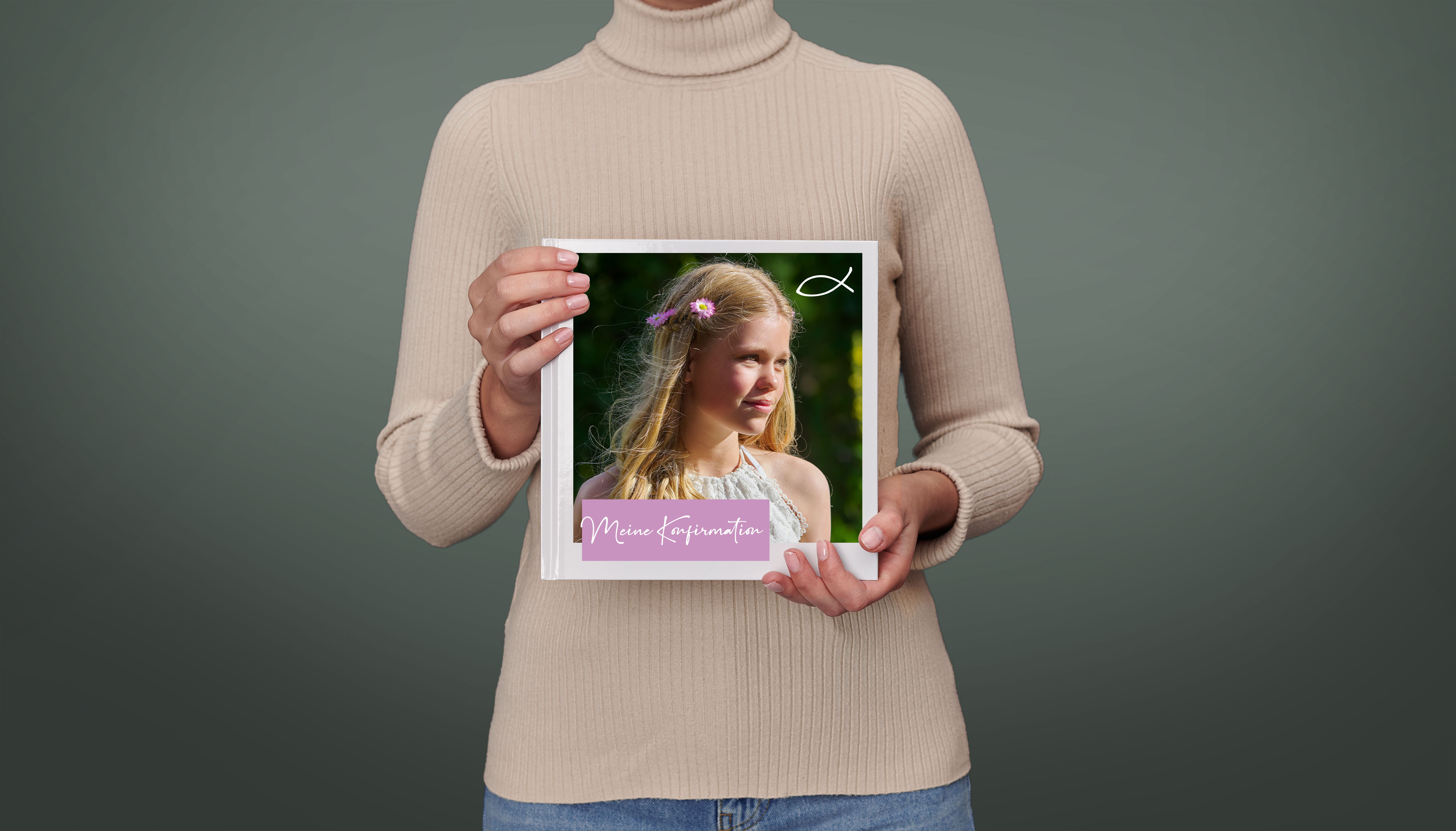 Fotobuch im Querformat mit dem Bild einer Konfirmandin und dem Titel "Meine Konfirmation"