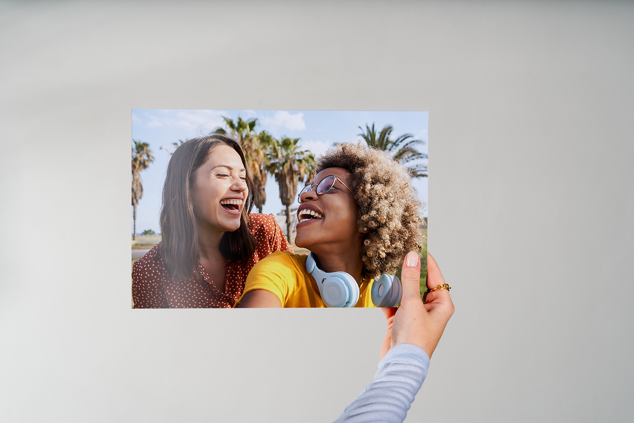 Fotoafdruk in een formaat van 20 x 30 cm met daarop twee vriendinnen op citytrip