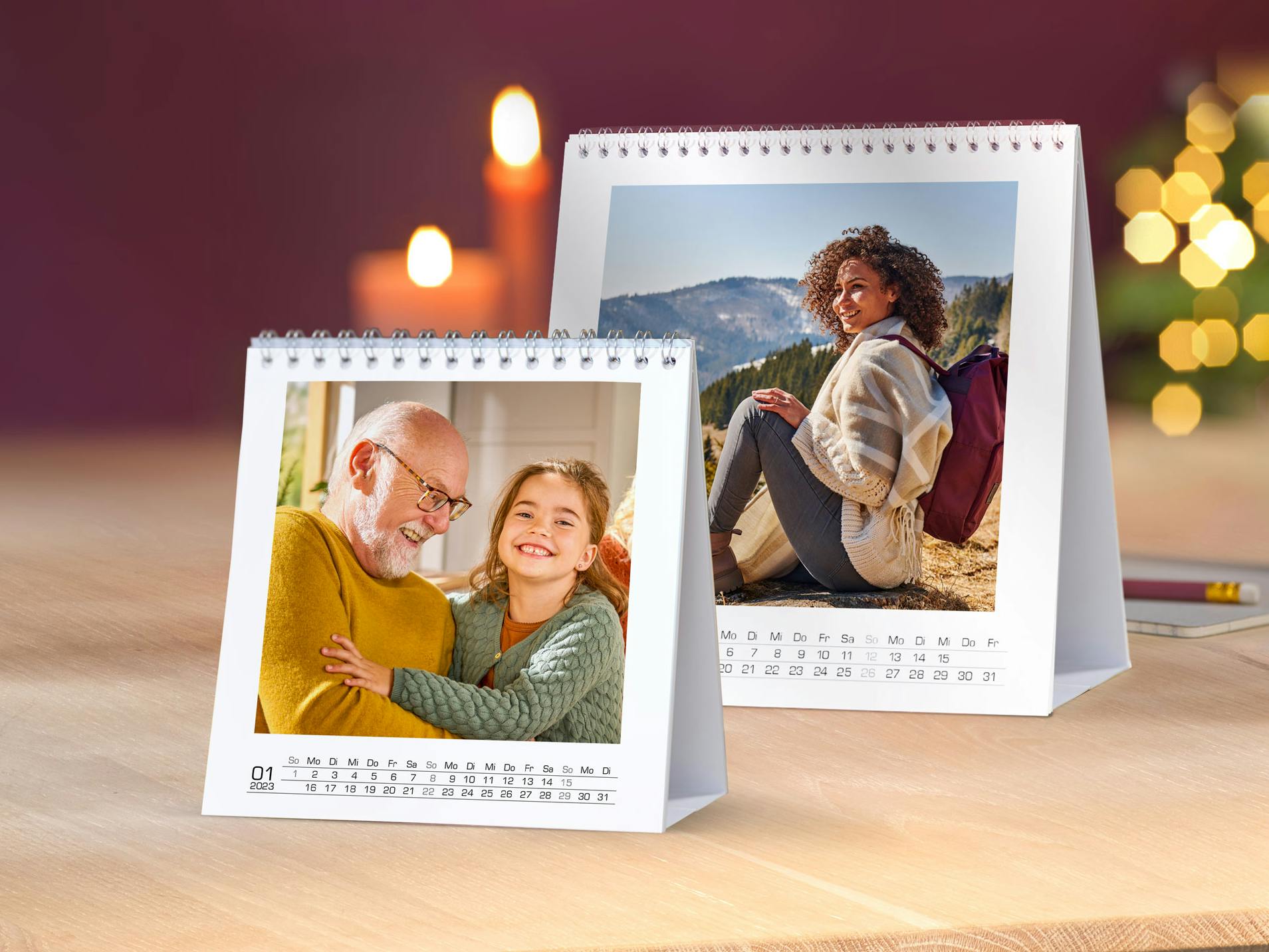 Pixum Tisch-Auftsellkalender in zwei Größen mit weihnachtlichem Hintergrund