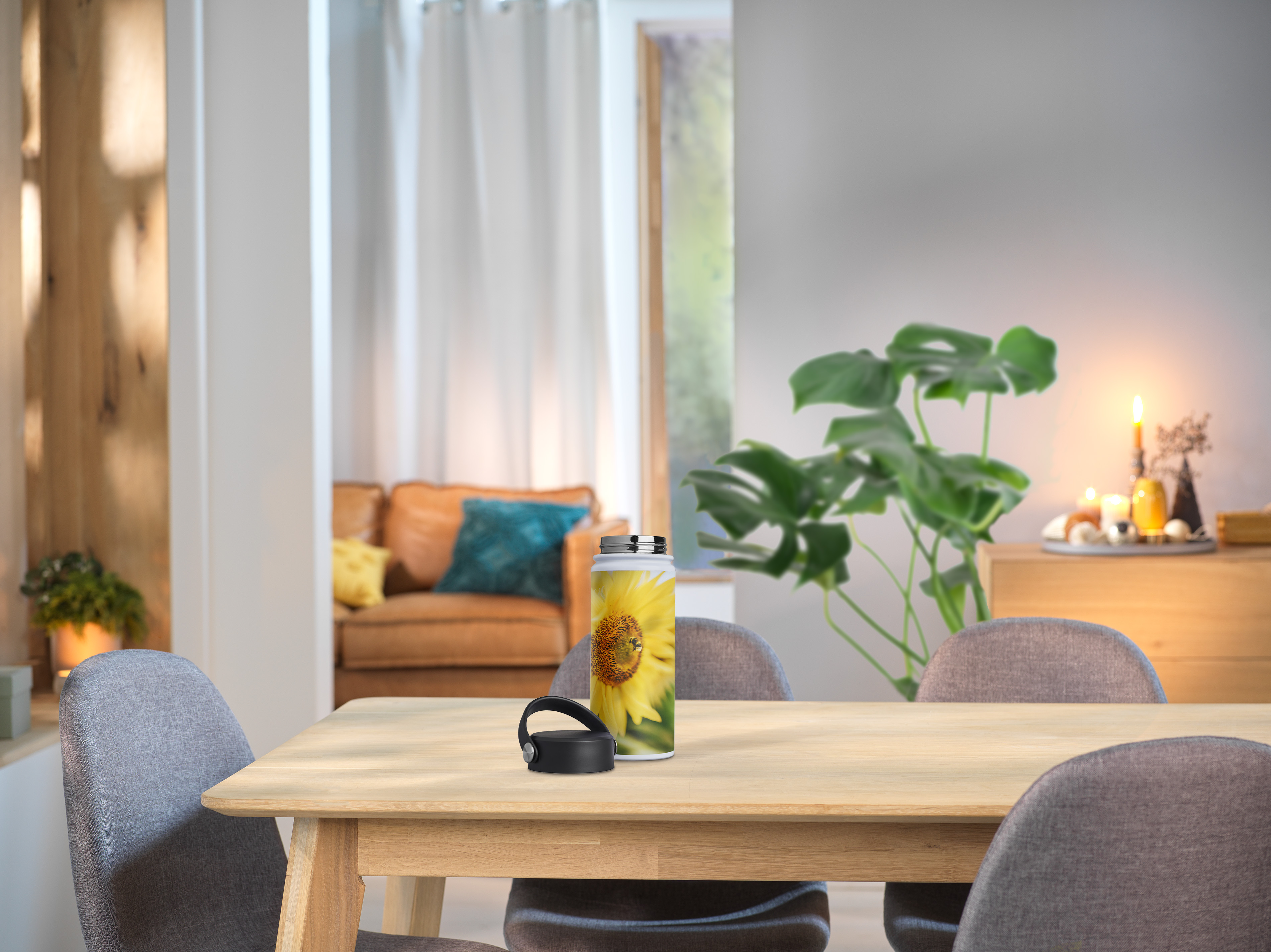 Trinkflasche mit Foto mit Blumenmotiv im Ambiente