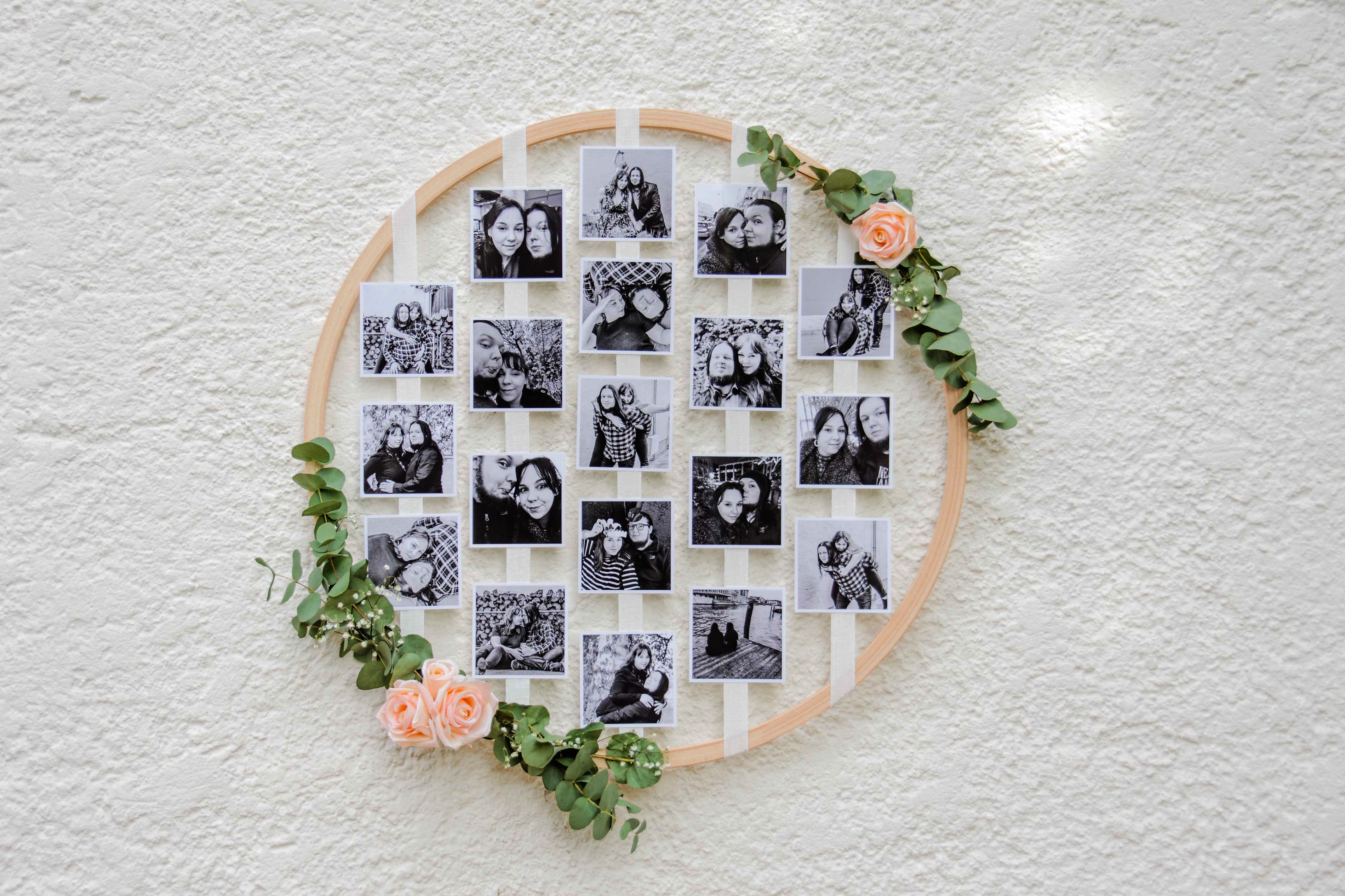 Couronne de photos maison avec des photos rétro d'invités 