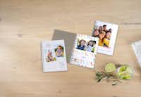 Schülerkalender gestalten Schülerplaner auf einem Tisch mit Stiften zur Tagesplanung