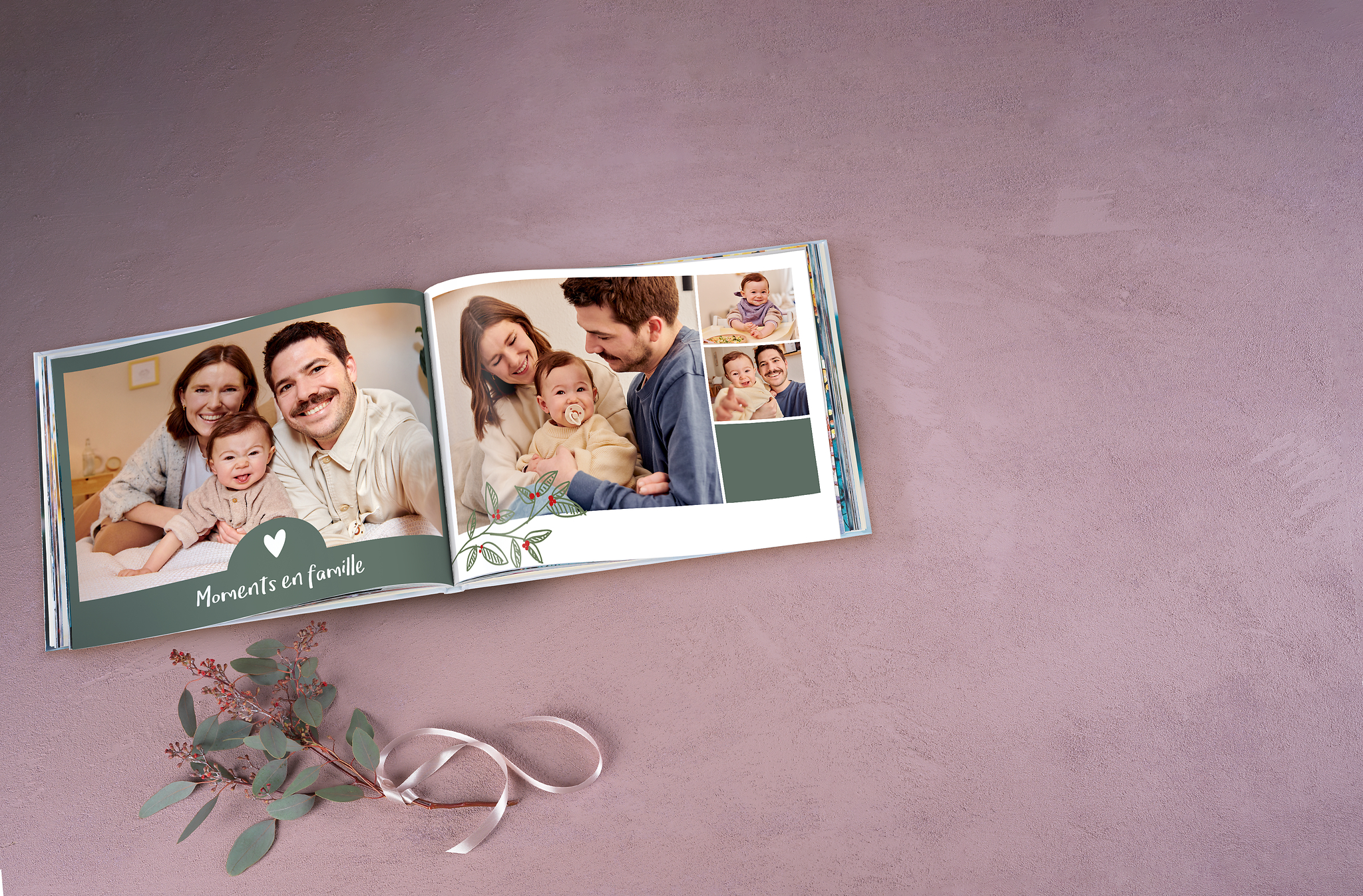 Album de naissance avec des photos de famille prises au cours de la première année.