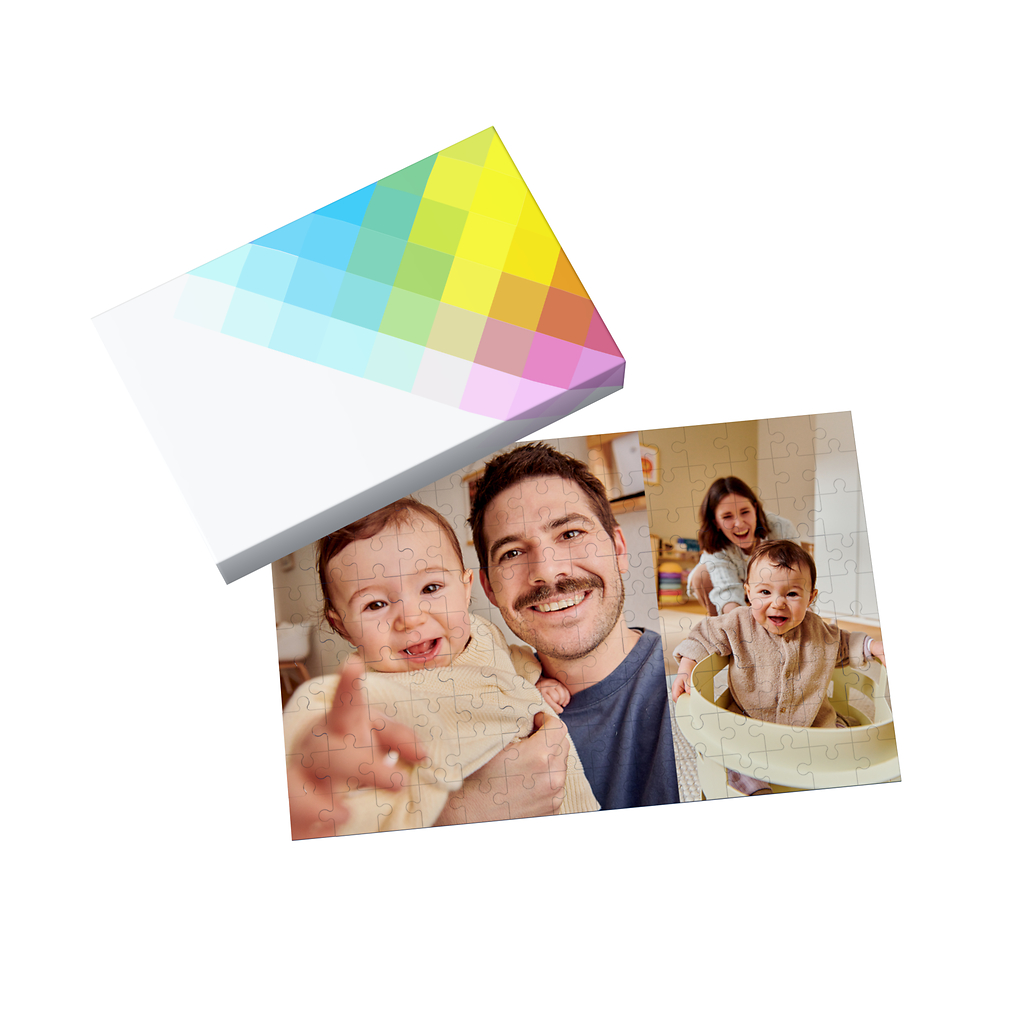 Pixum Fotopuzzle mit 112 Teilen und einer Bildcollage von einer Familie