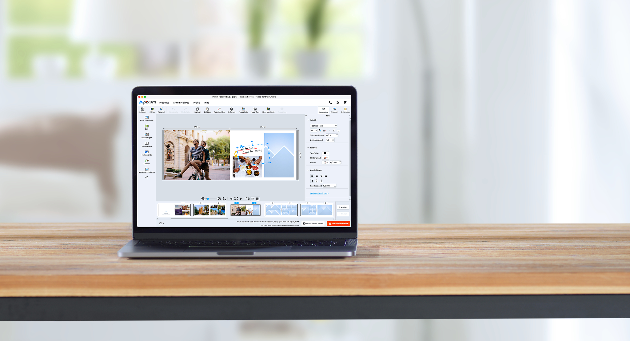  Gestaltungsprozess eines Fotobuchs in der Software auf einem Laptop