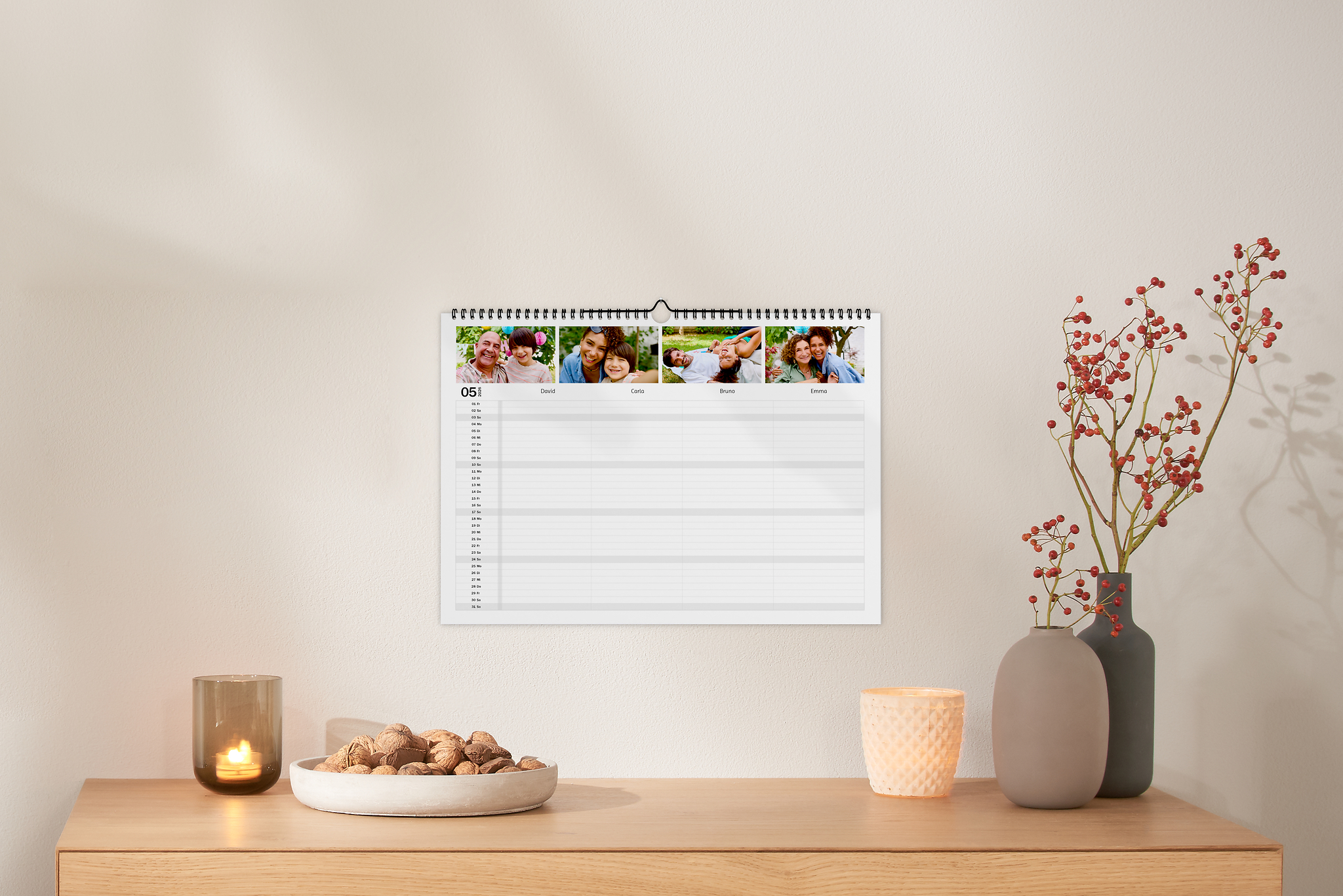 Familienkalender A3 im Querformat mit mehreren Sommerbildern von einer Familie 