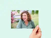 Fotoafdruk van 11 cm met daarop een lachende vrouw Fotoafdruk met een formaat van 11 cm met daarop een lachende vrouw