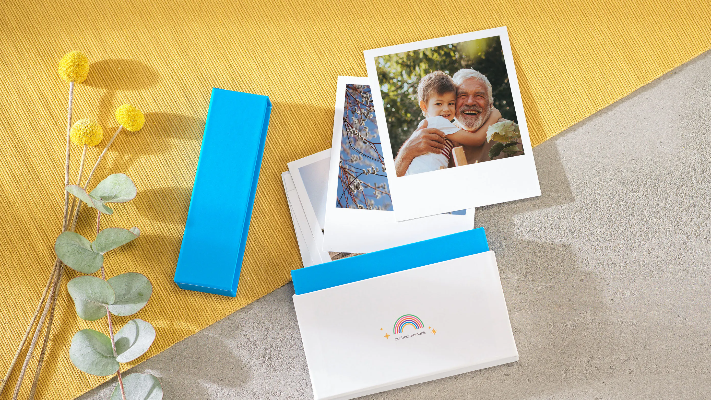 Retro printss box with design rainbow Retro printss box with design rainbow