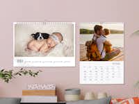 Pixum Fotokalender gestalten Zwei Wandkalender mit Fotos von einem Baby und einem Vater mit Sohn