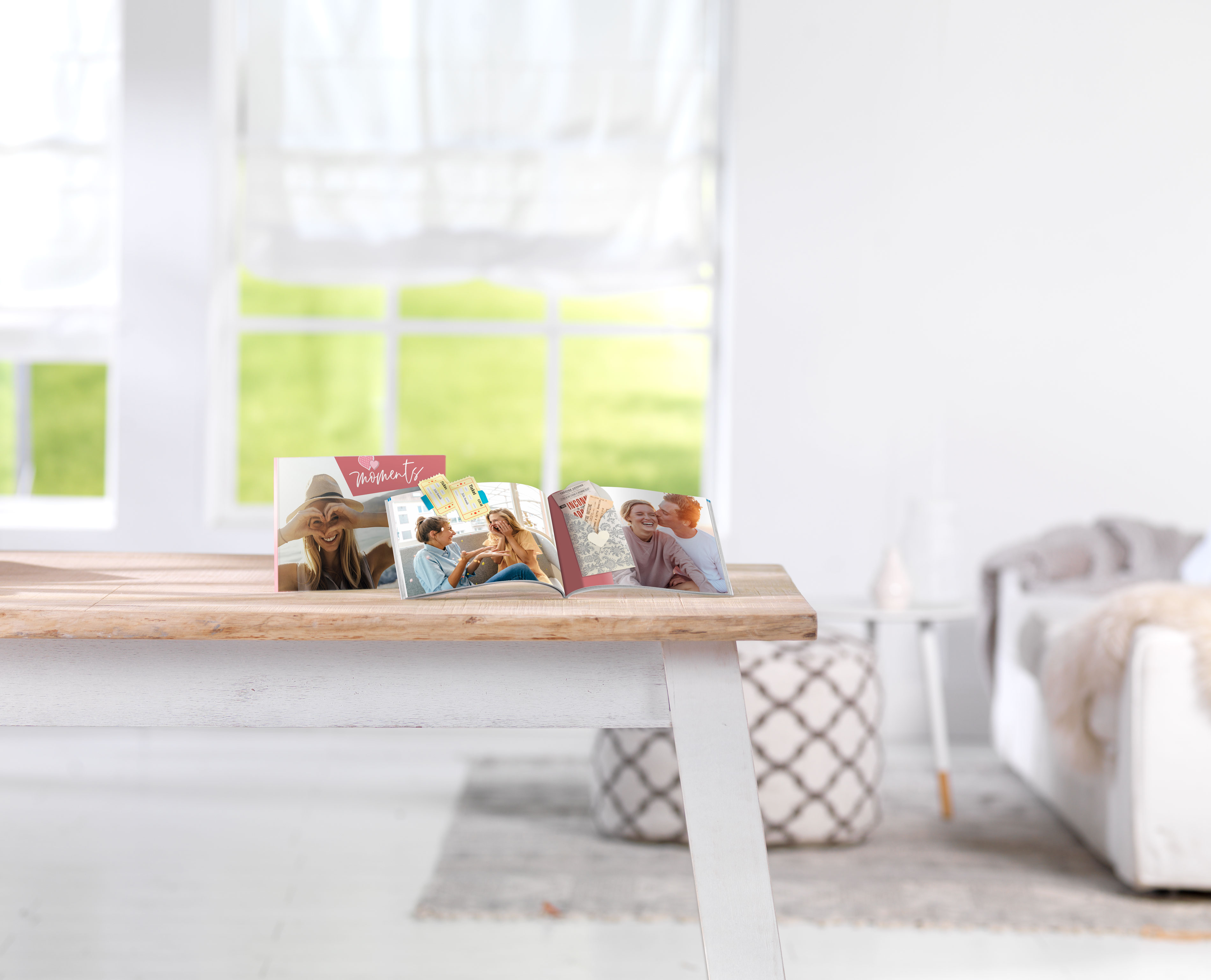 Livre photo avec des éléments de scrapbooking dont des tickets de concert