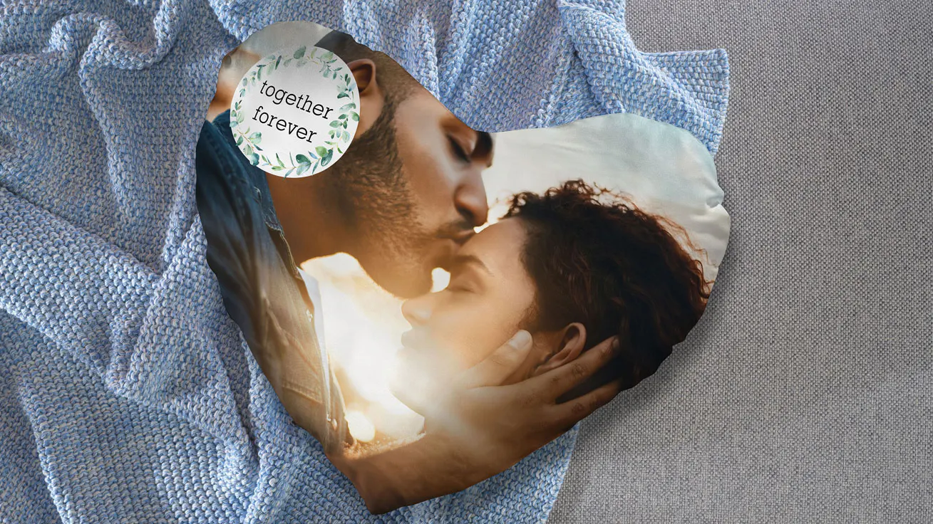 Cuscino a cuore con design