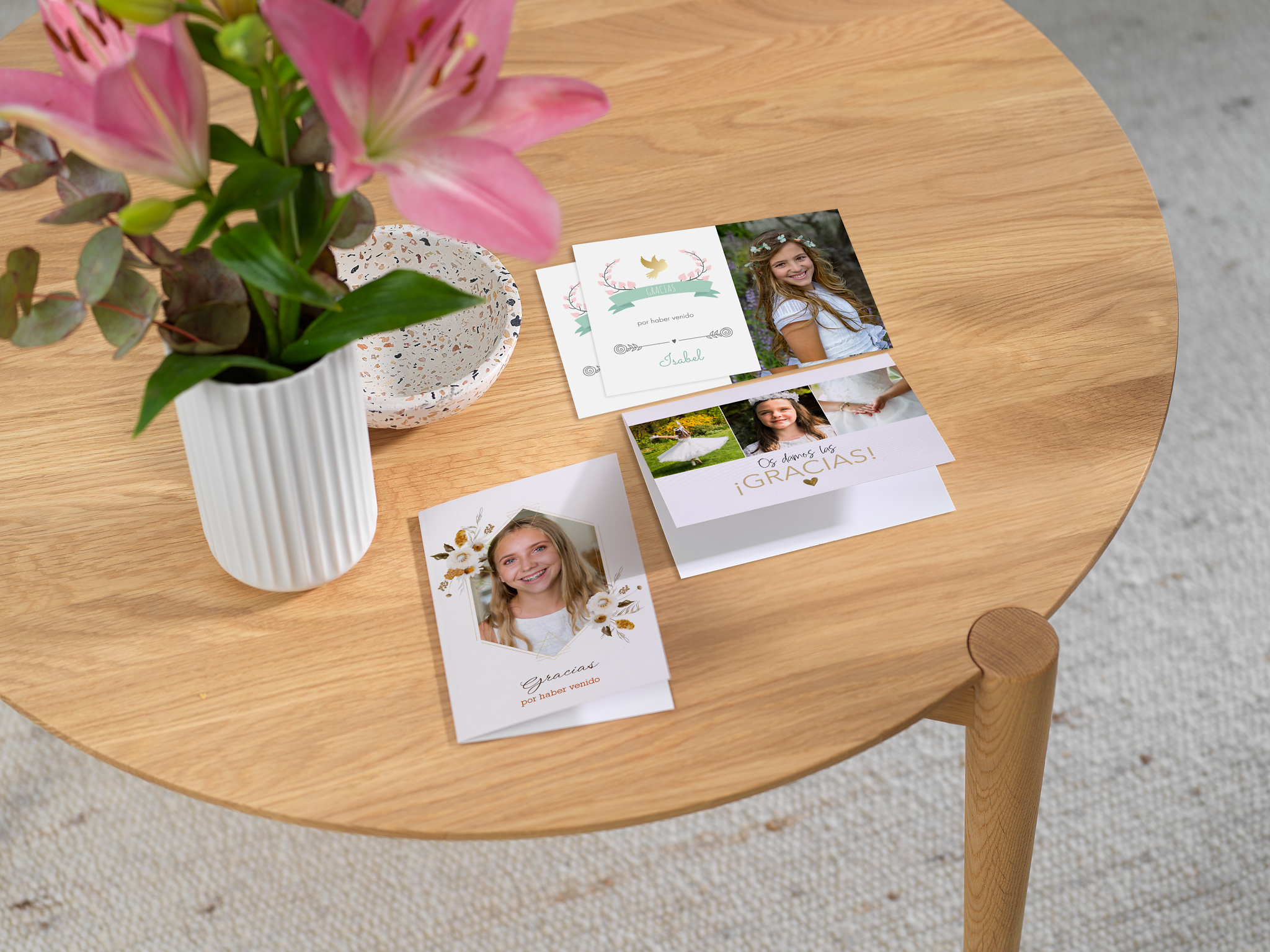 Tres tarjetas de comunión personalizadas con fotos y textos