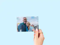 Fotoafdrukken bestellen van 9 cm Fotoafdruk van 9 cm met daarop een selfie van een koppel voor de Tower Bridge