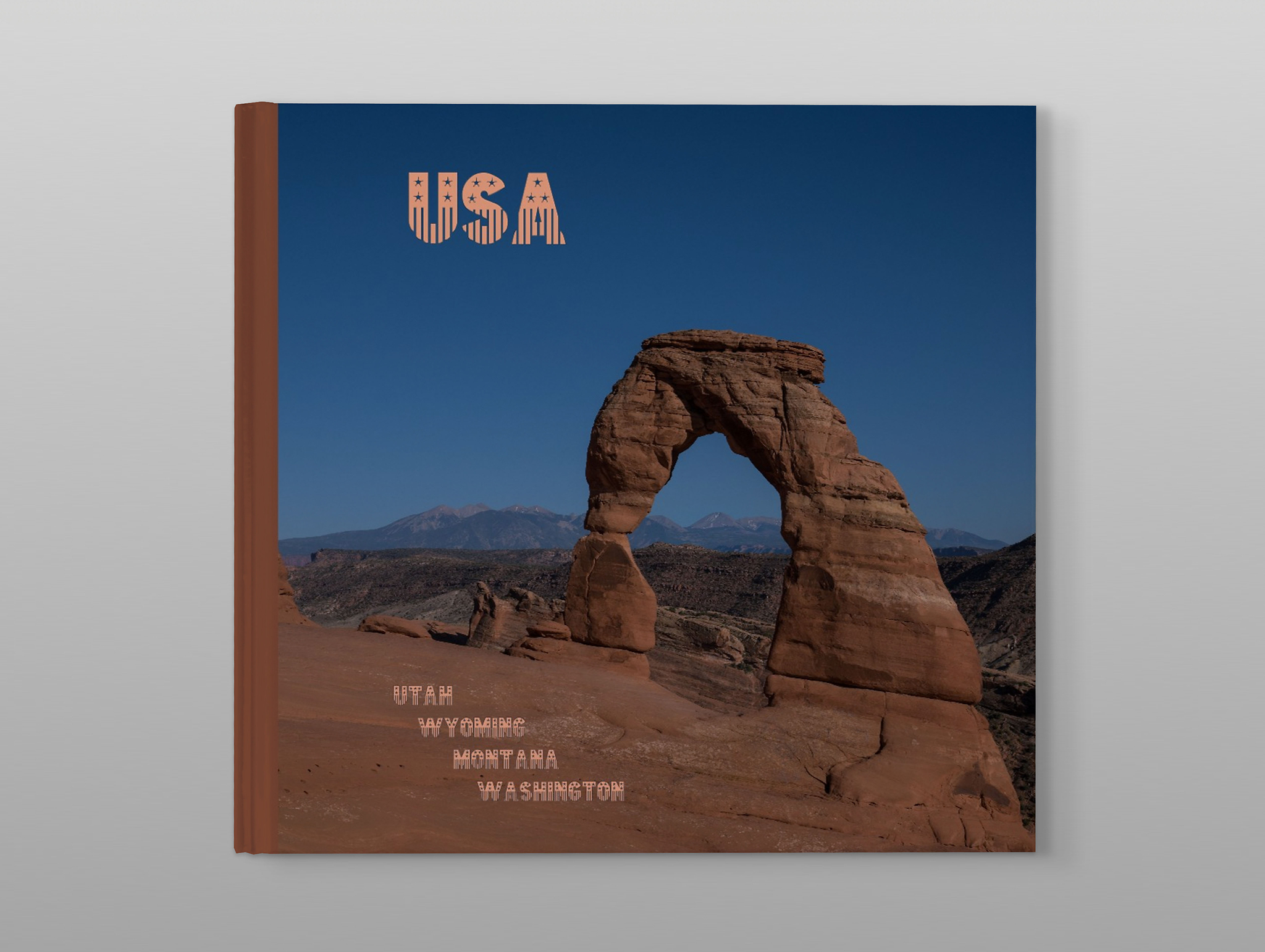 Cover eines Pixum Fotobuch Kundenbeispiels von einer USA Rundreise vor grauem Hintergrund