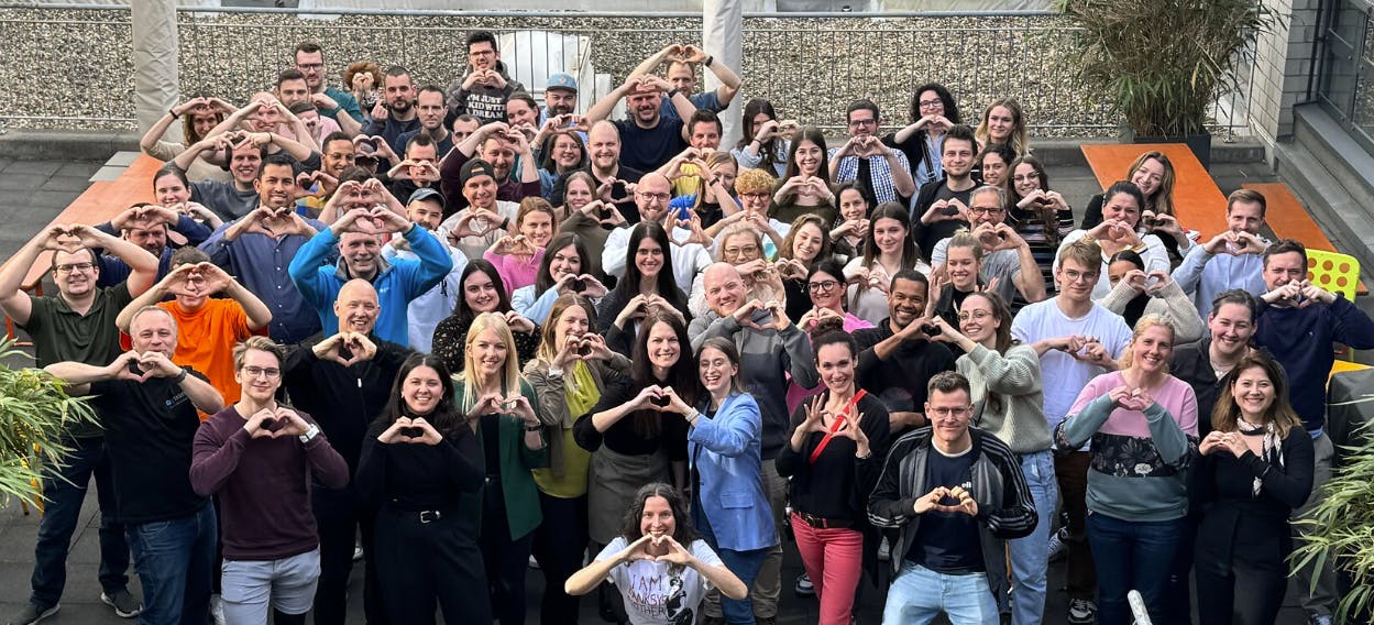 Pixum Mitarbeitende auf der Terrasse